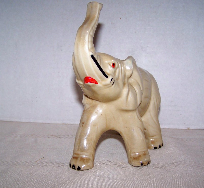LUSTRE ELEPHANT FIGURINE W/RAISED TRUNK