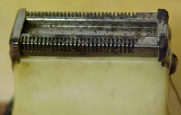 Electric Dry Razor w/Original Box
