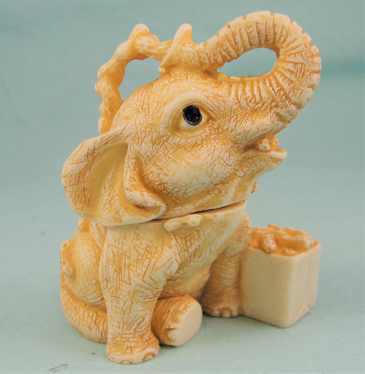 SIAB Surprise It's A Box Elephant with Peanuts