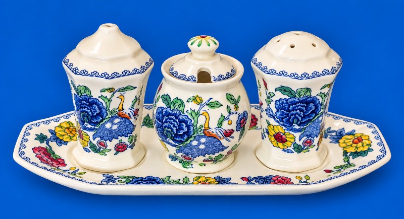 Plantation masons salt and pepper tray set
