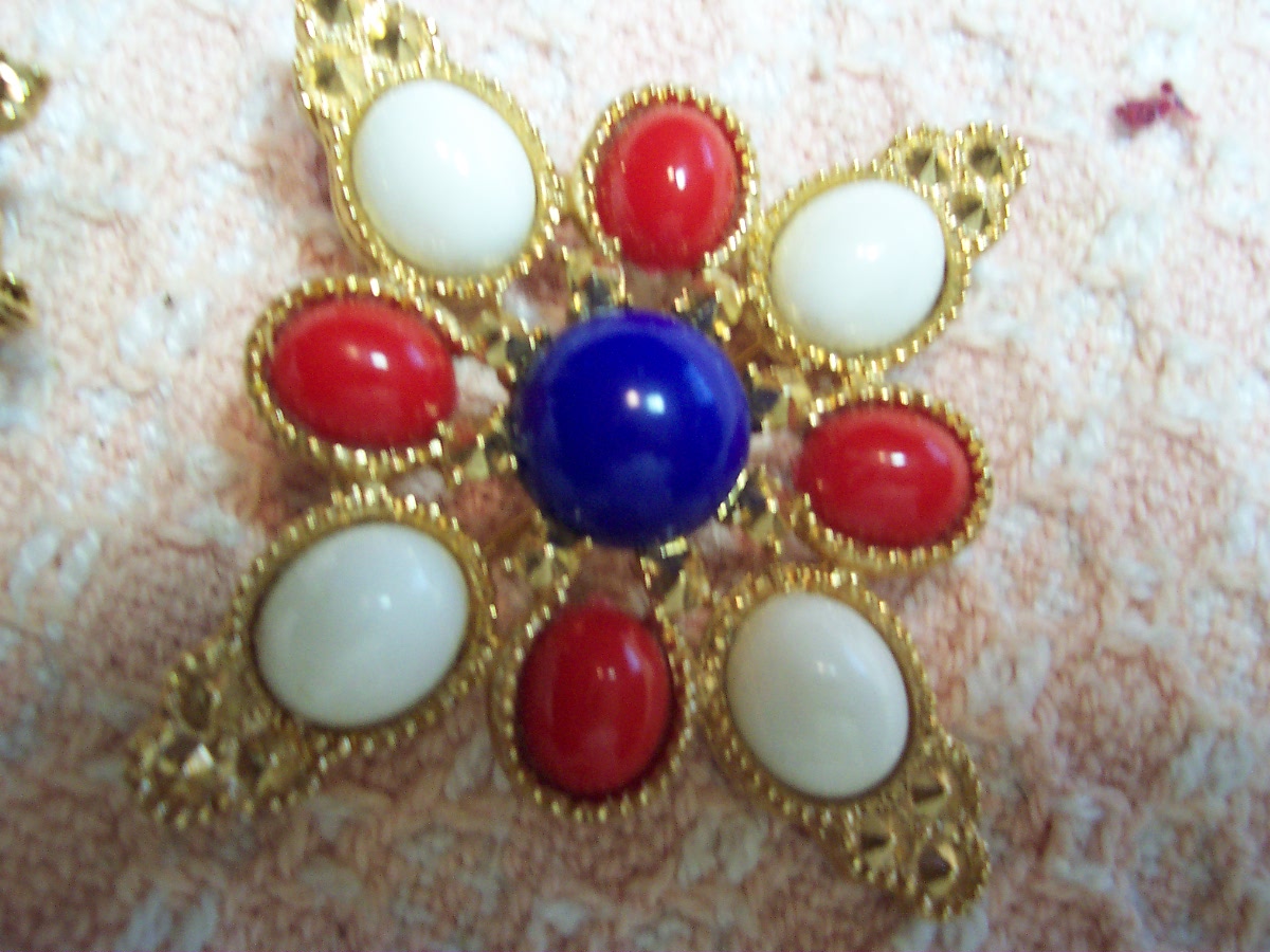 Sarah Coventry Pin Earring Set red white blue