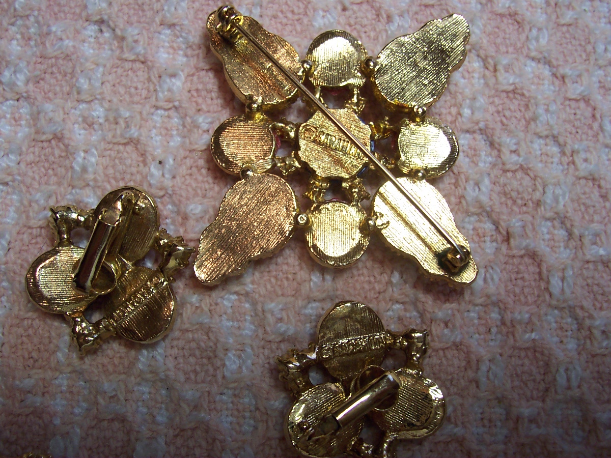 Sarah Coventry Pin Earring Set red white blue