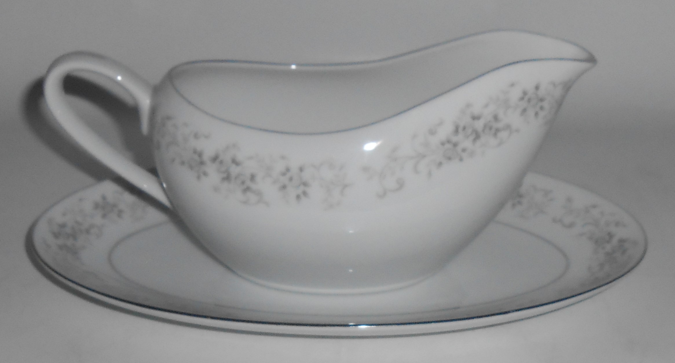 Camelot Porcelain China Platinum Band Carrousel Gravy B