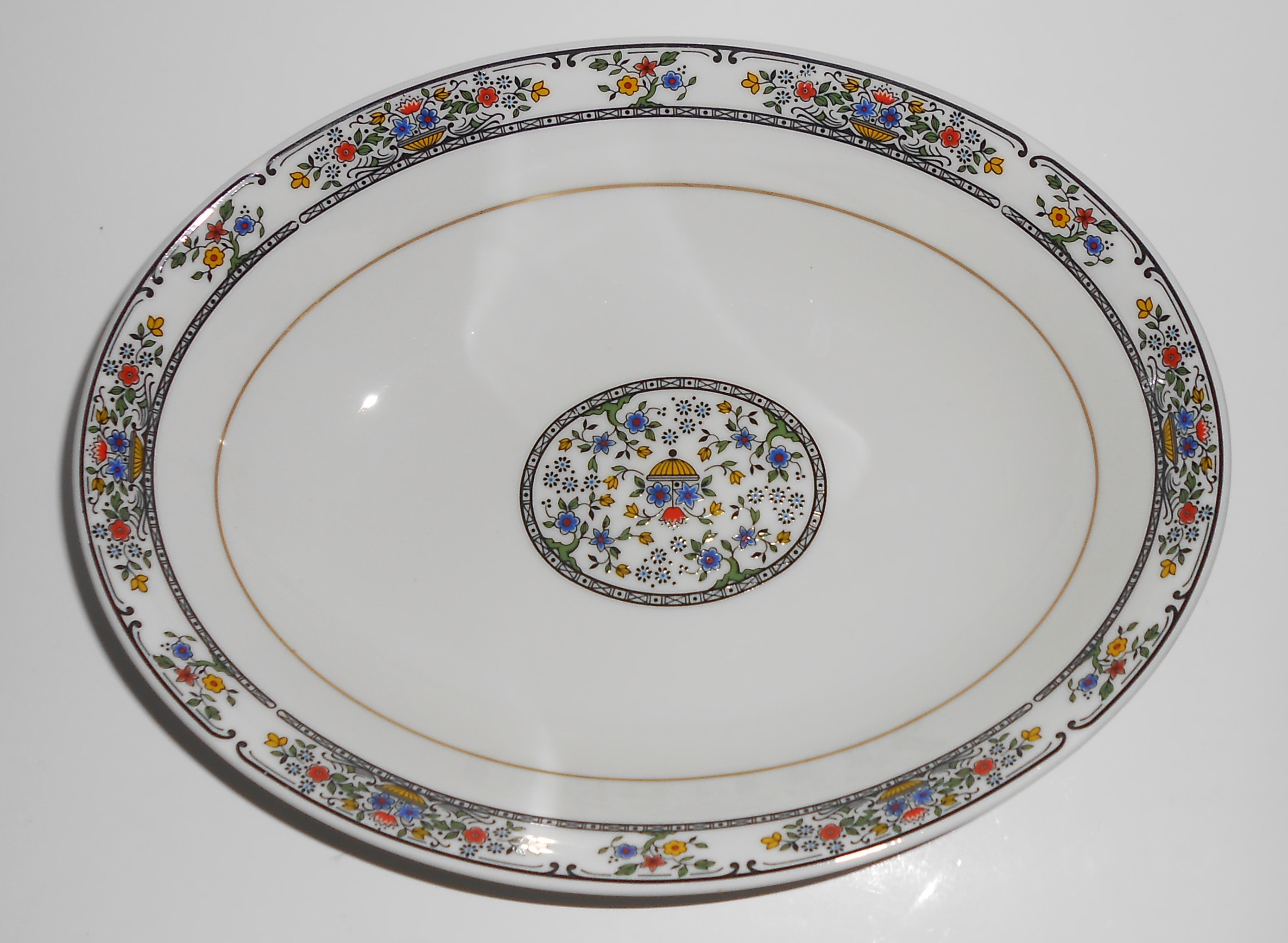 Royal Doulton Fine China Gold Band Tavistock Vegetable