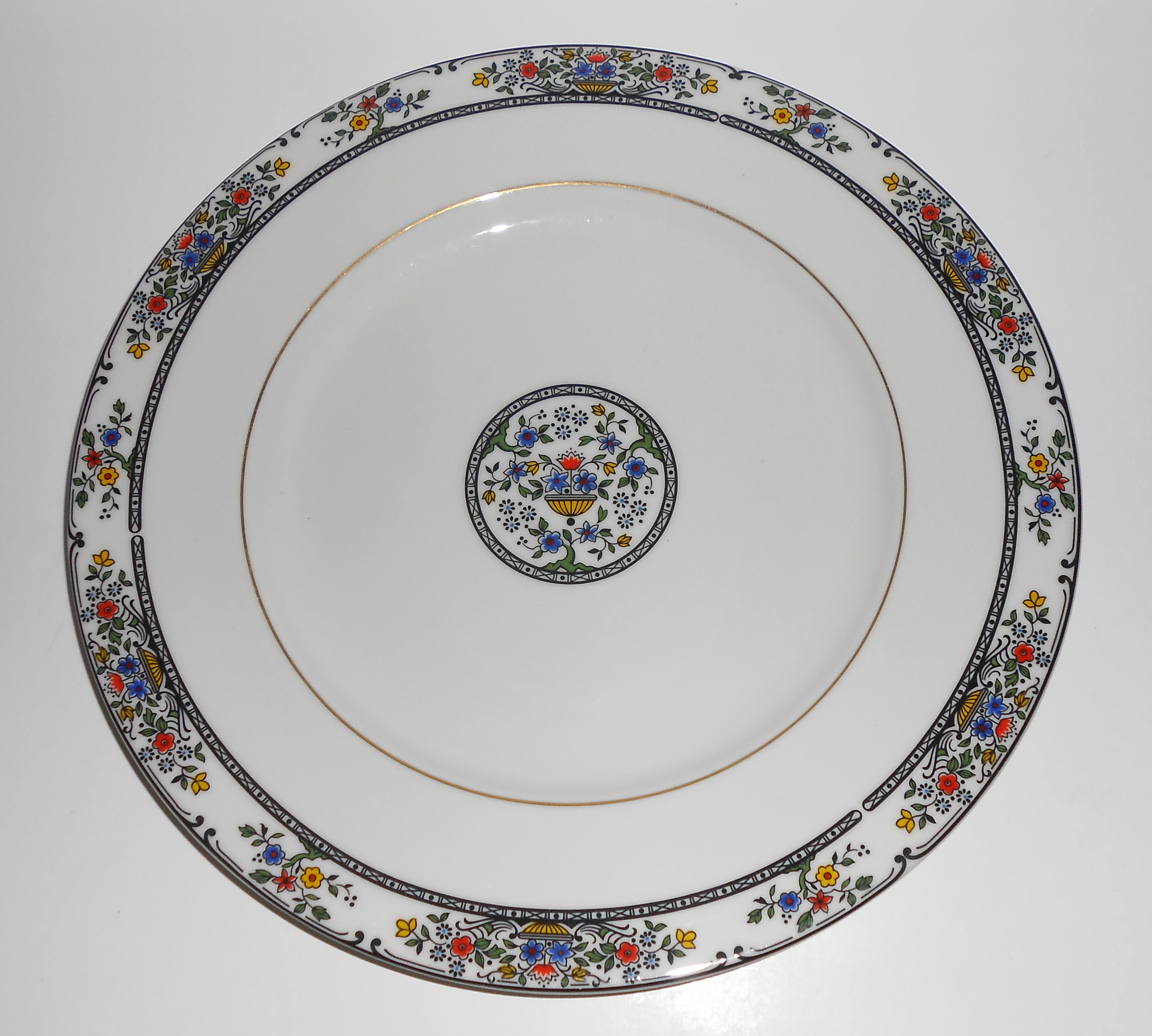 Royal Doulton Fine China Gold Band Tavistock Dinner Pla