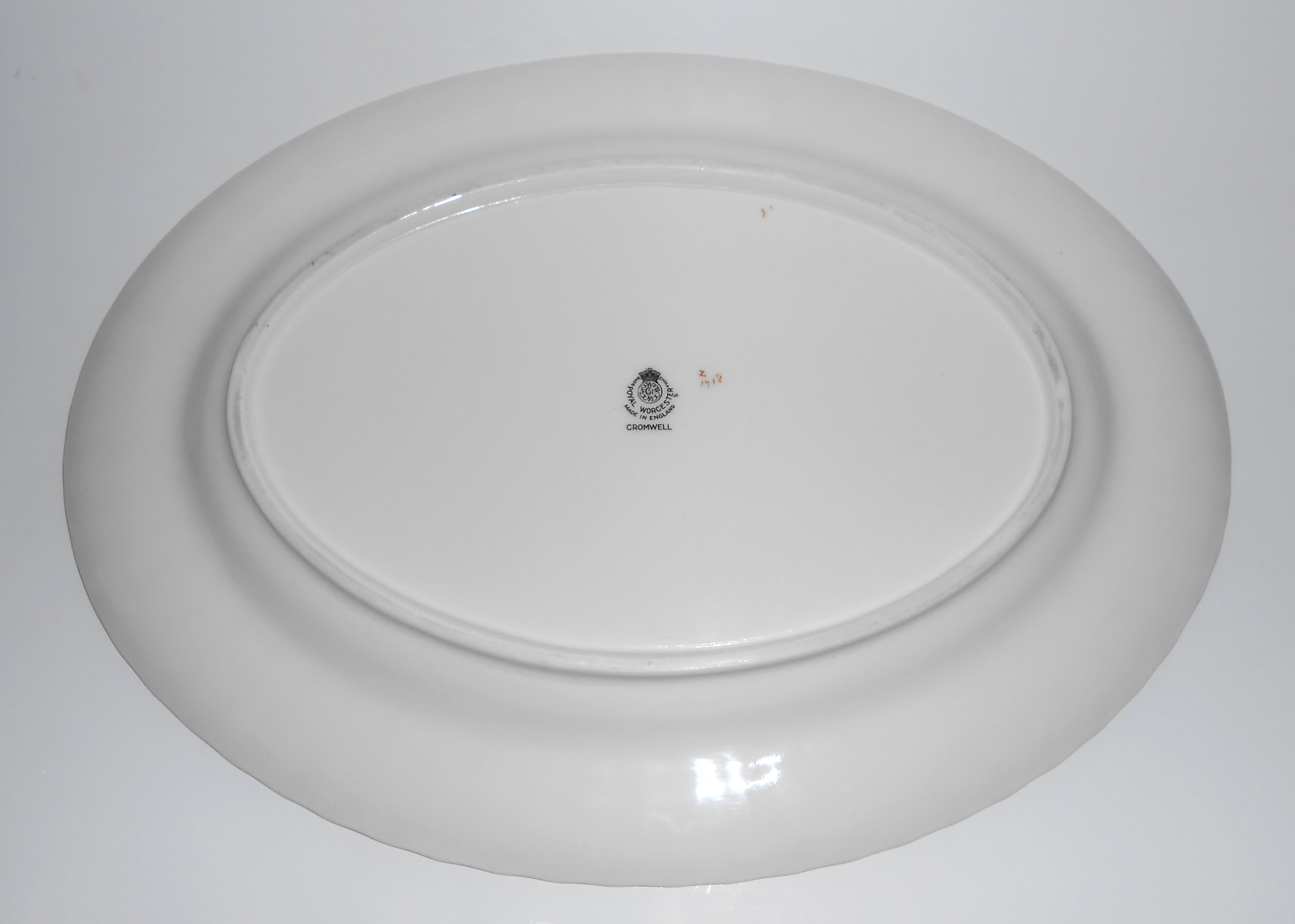 VINTAGE Royal Worcester Cromwell W/Gold 15-5/8'' Platte