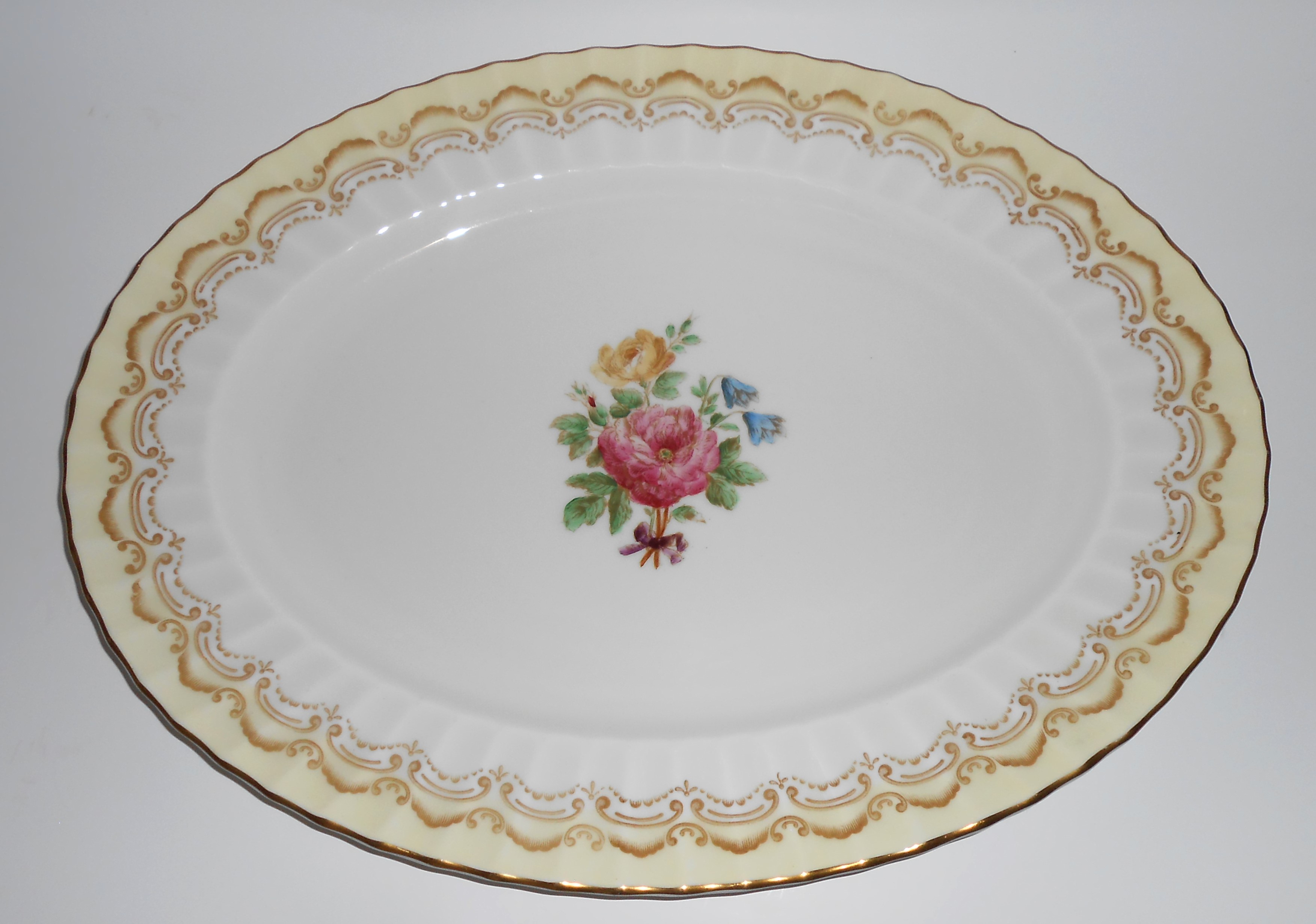 VINTAGE Royal Worcester Cromwell W/Gold 15-5/8'' Platte