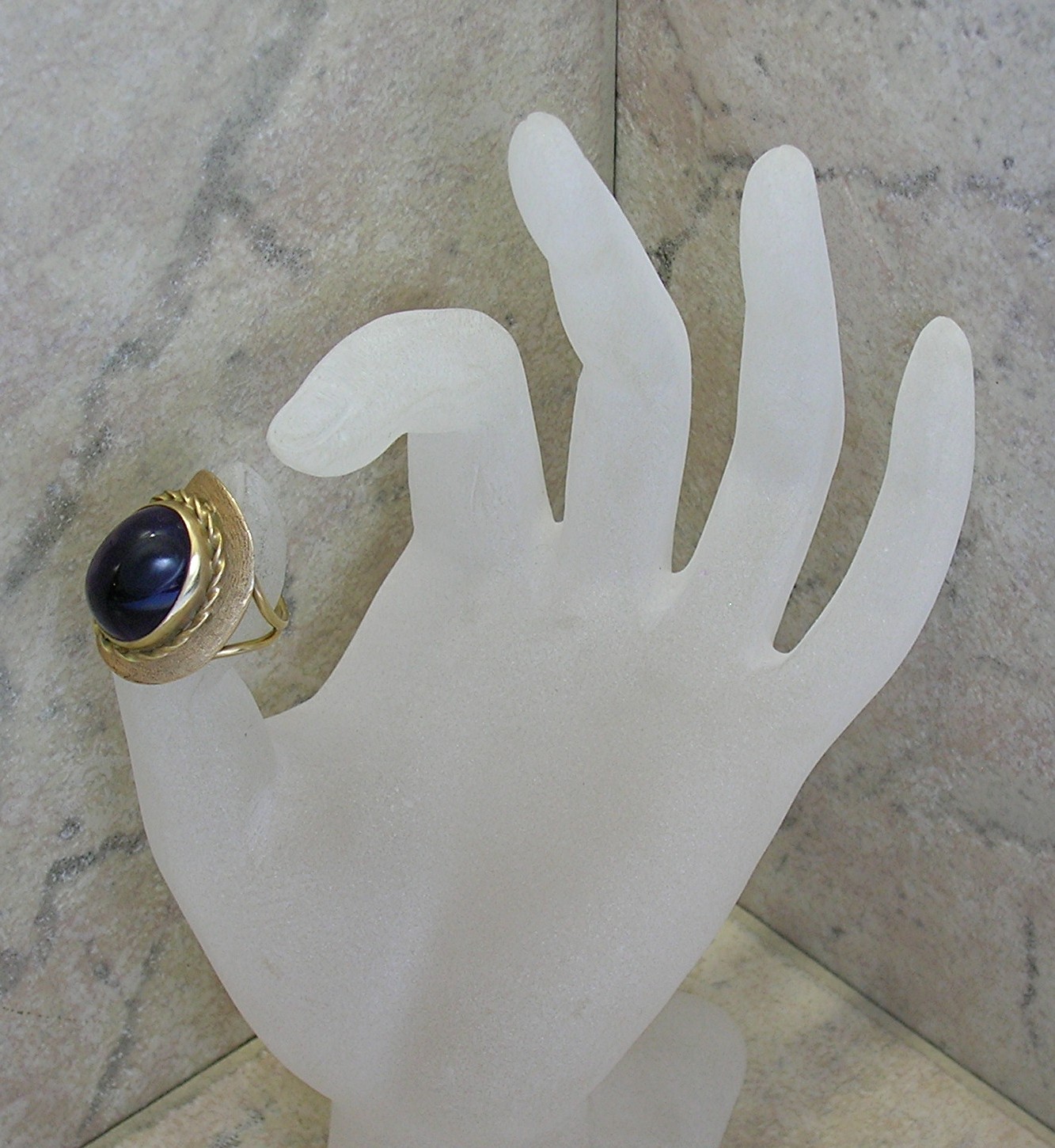 Ring 14K Gold  Deep Purple Oval Cabochon Amethyst