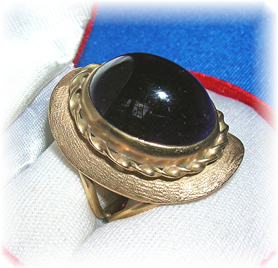 Ring 14K Gold  Deep Purple Oval Cabochon Amethyst