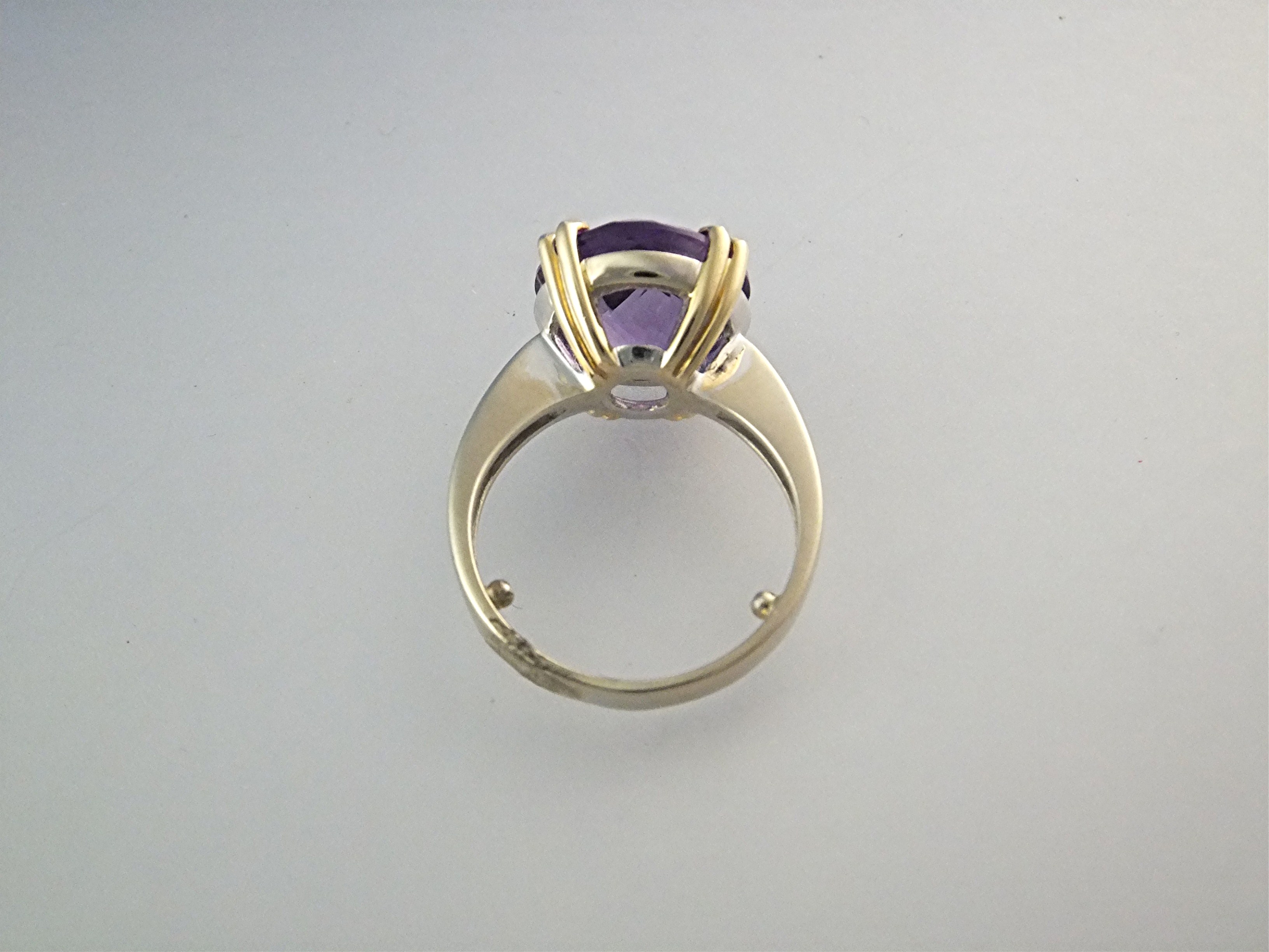 Ring 14K White and Yellow Gold 11 Ct Amethyst