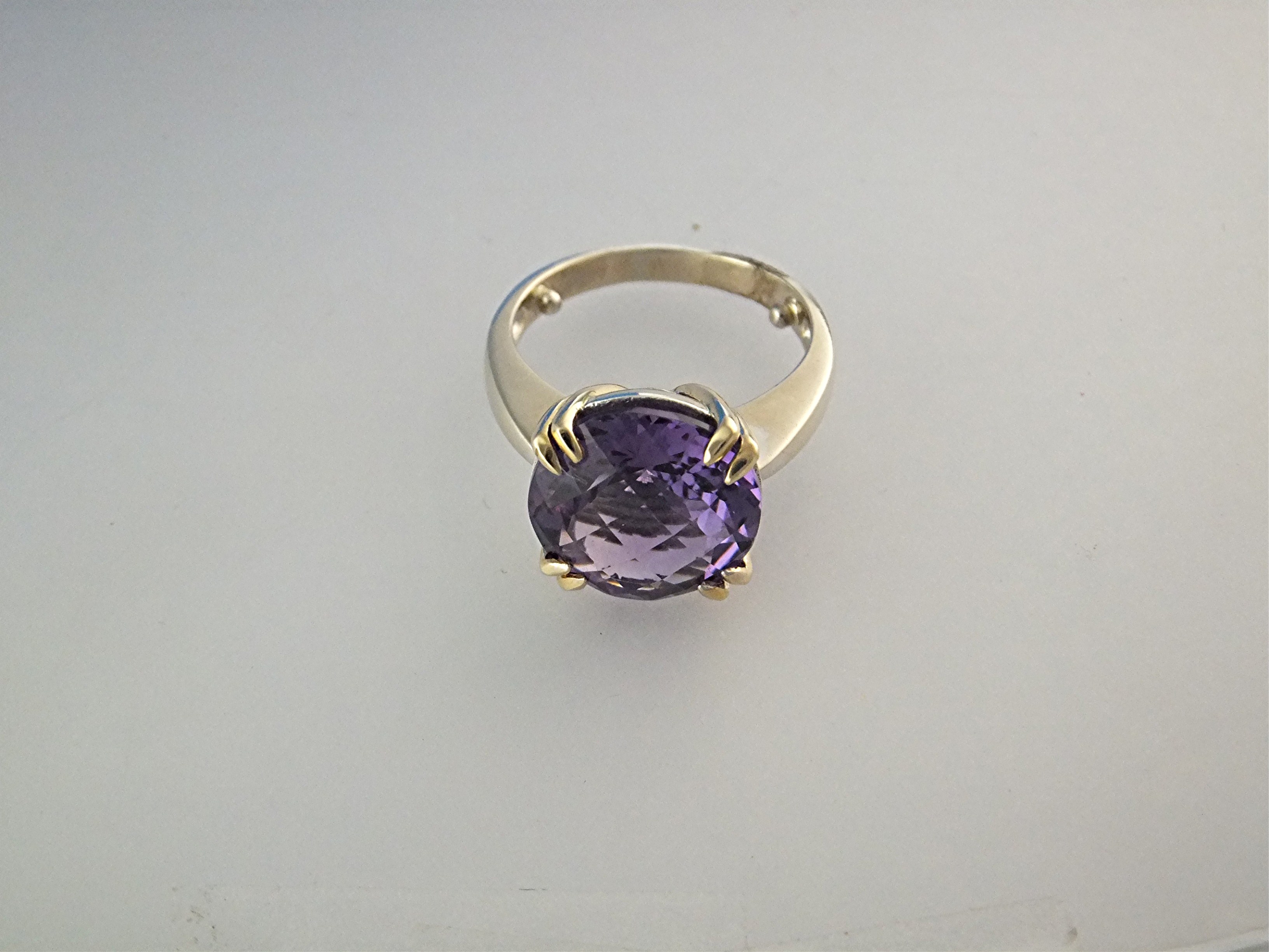 Ring 14K White and Yellow Gold 11 Ct Amethyst
