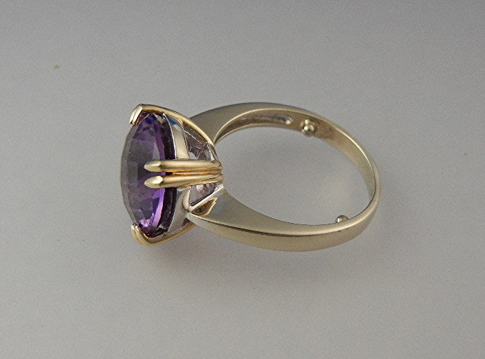 Ring 14K White and Yellow Gold 11 Ct Amethyst