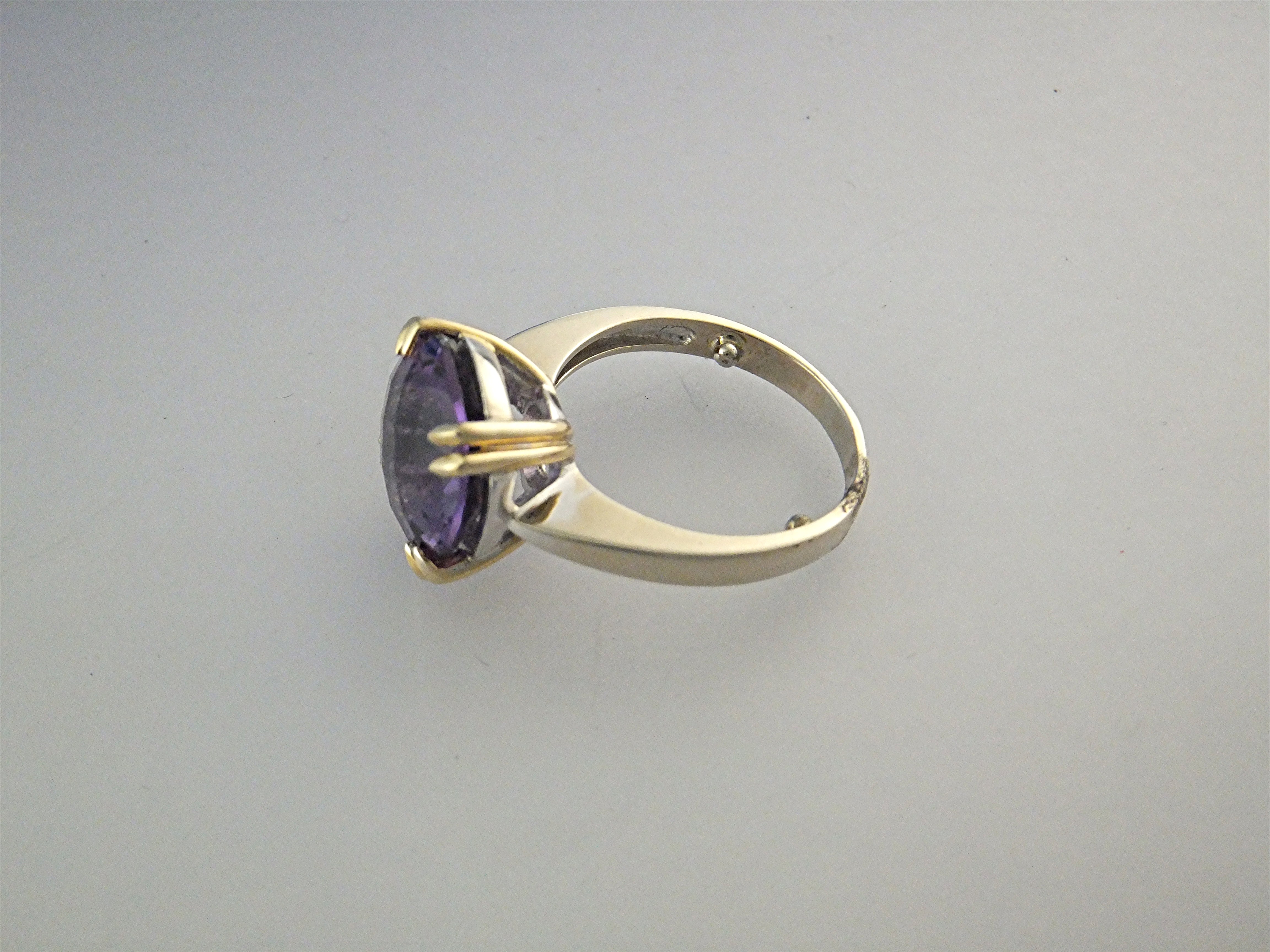 Ring 14K White and Yellow Gold 11 Ct Amethyst