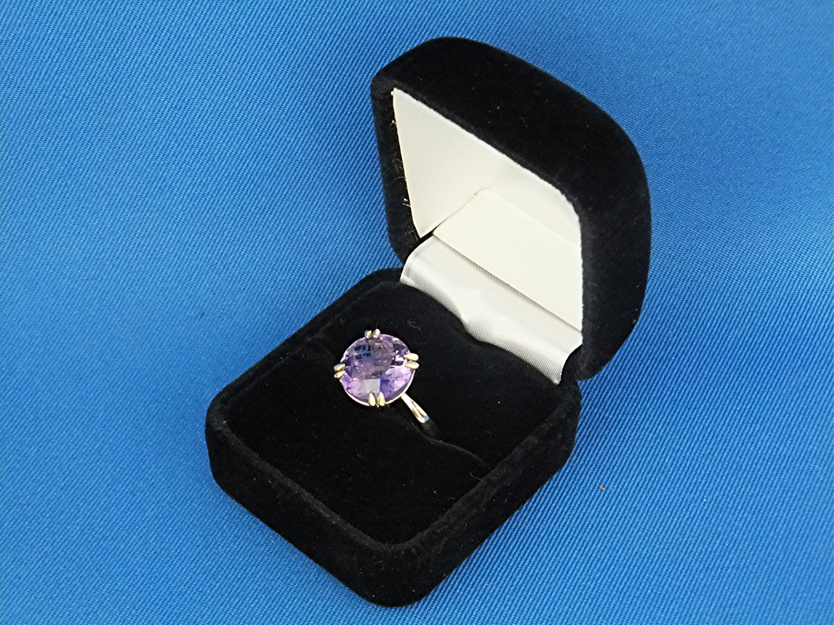 Ring 14K White and Yellow Gold 11 Ct Amethyst