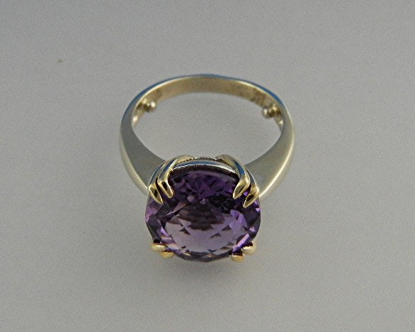 Ring 14K White and Yellow Gold 11 Ct Amethyst