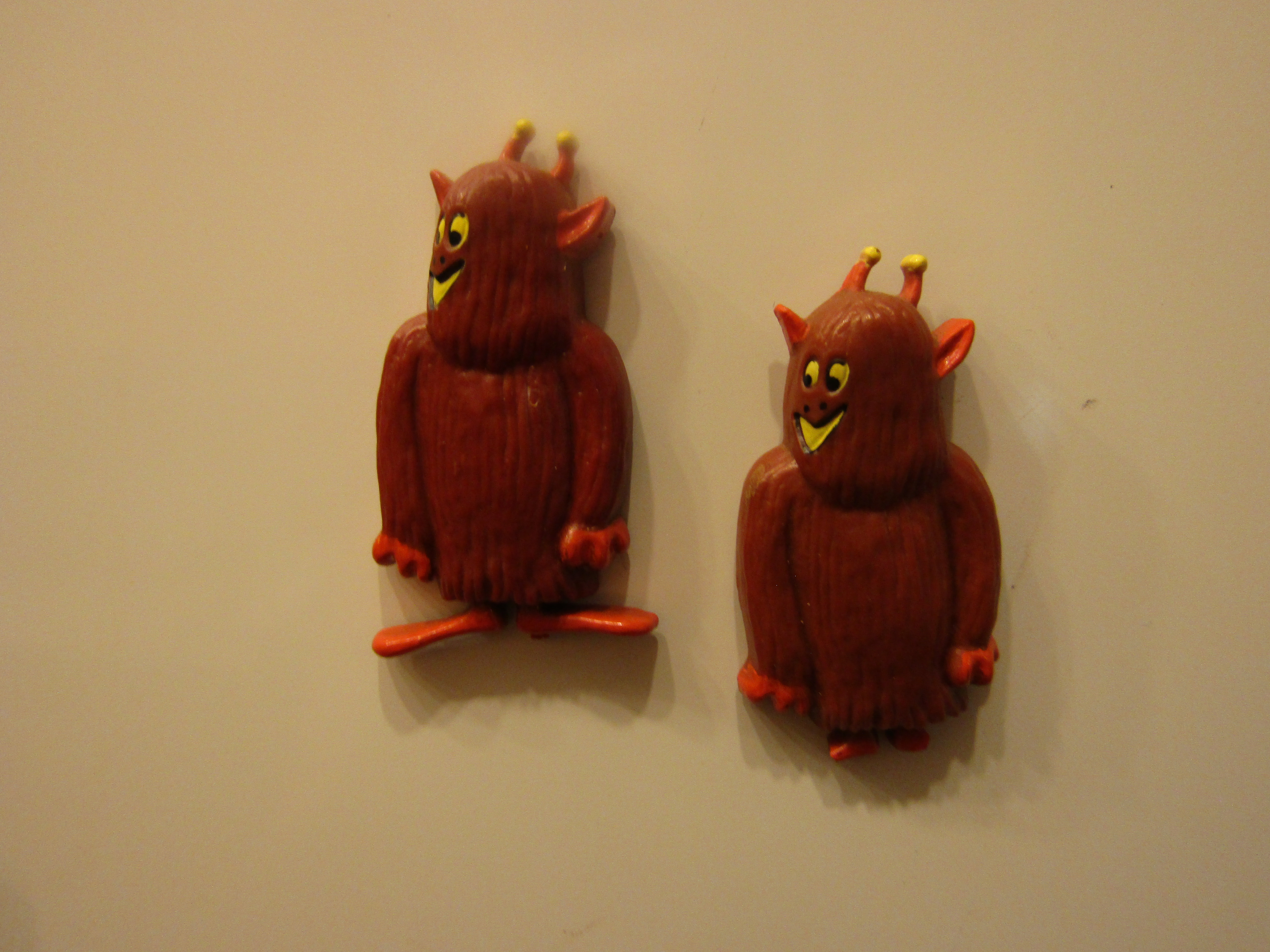 Collectible Vintage Superware Alien Magnet Set