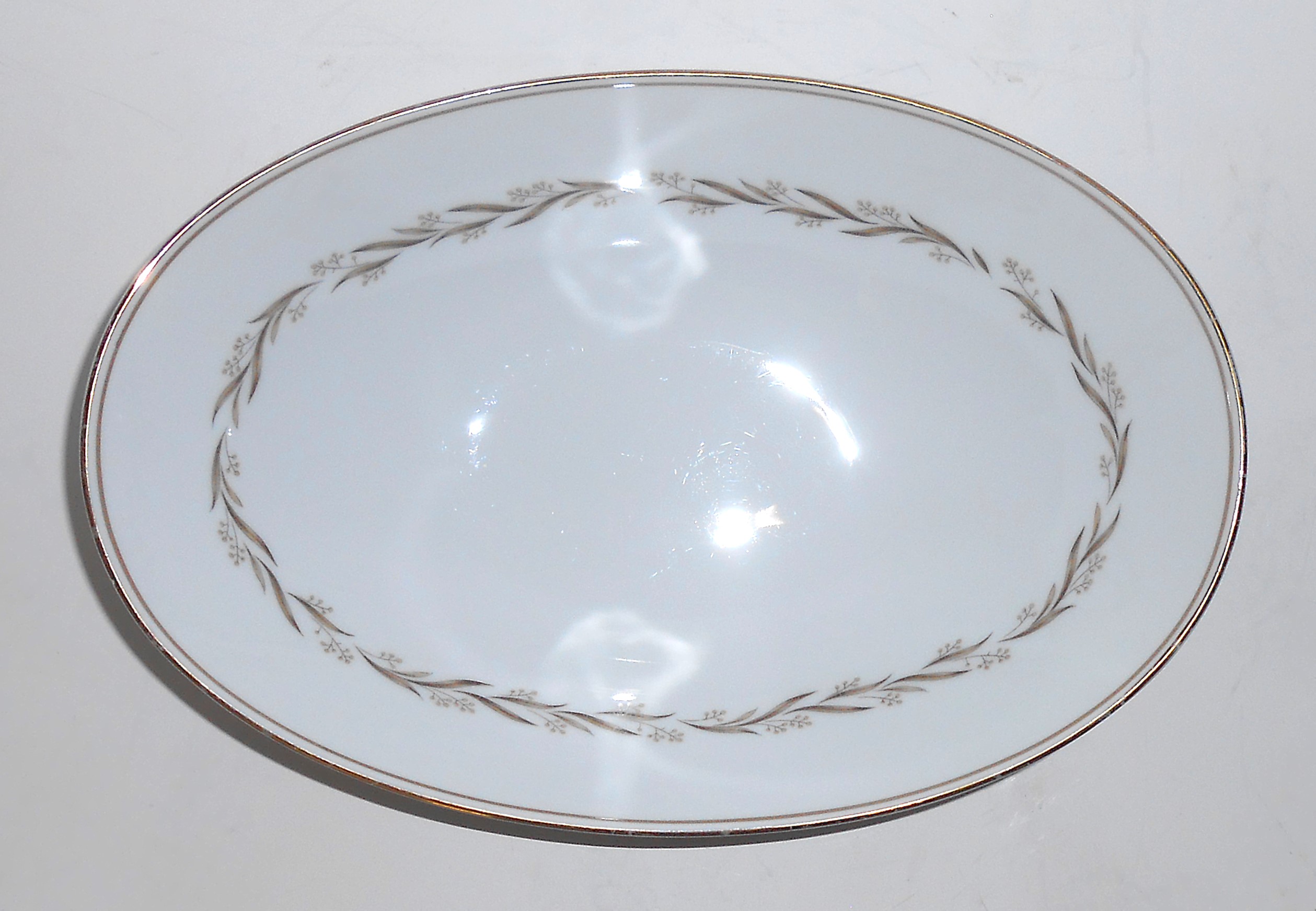 Noritake China Porcelain Laurel w/Gold 5903 Oval Vegeta