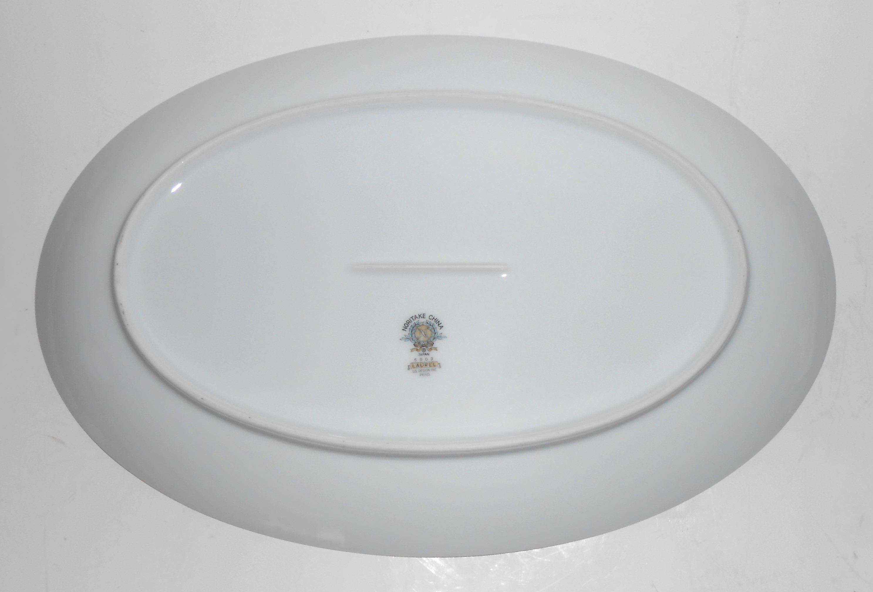Noritake China Porcelain Laurel w/Gold 5903 14'' Pla
