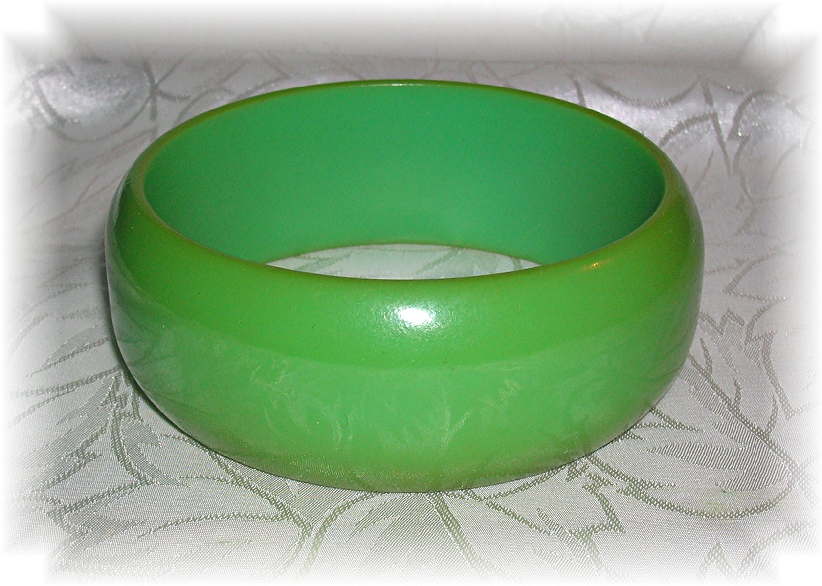 Bakelite Apple Green Bangle Bracelet 1 Inch Wide