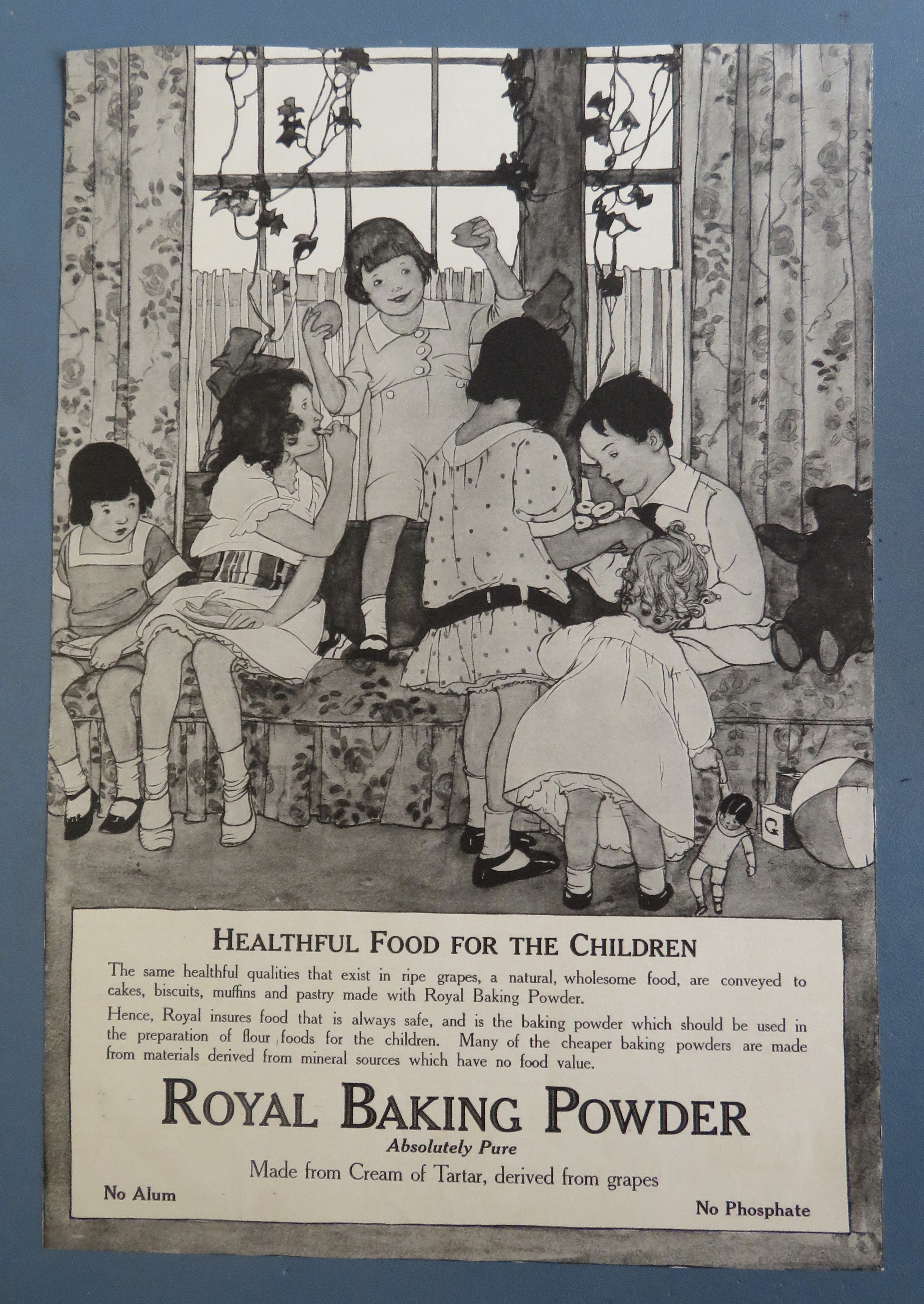 1917 Royal Baking Powder with A Group Of Children