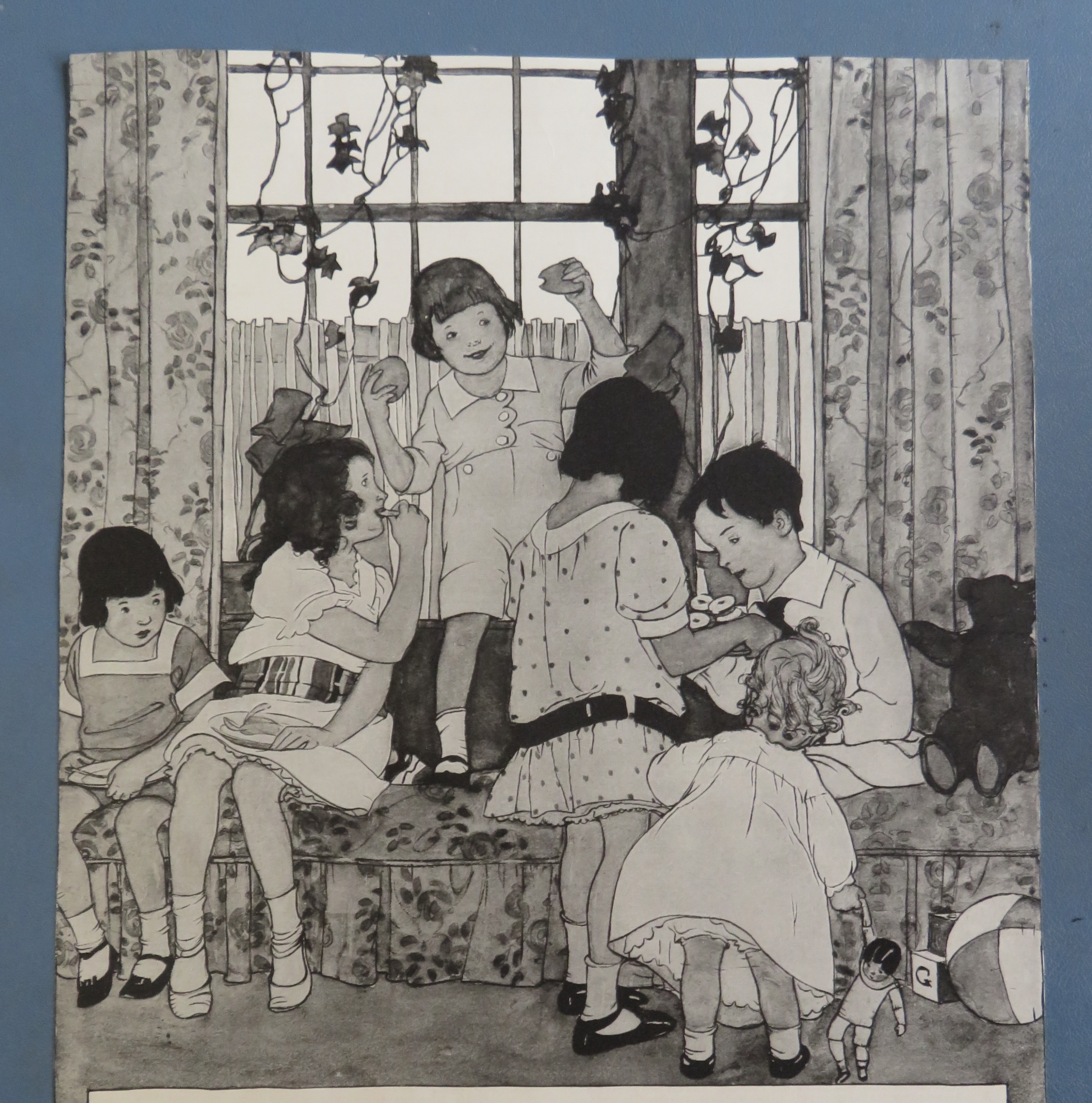 1917 Royal Baking Powder with A Group Of Children