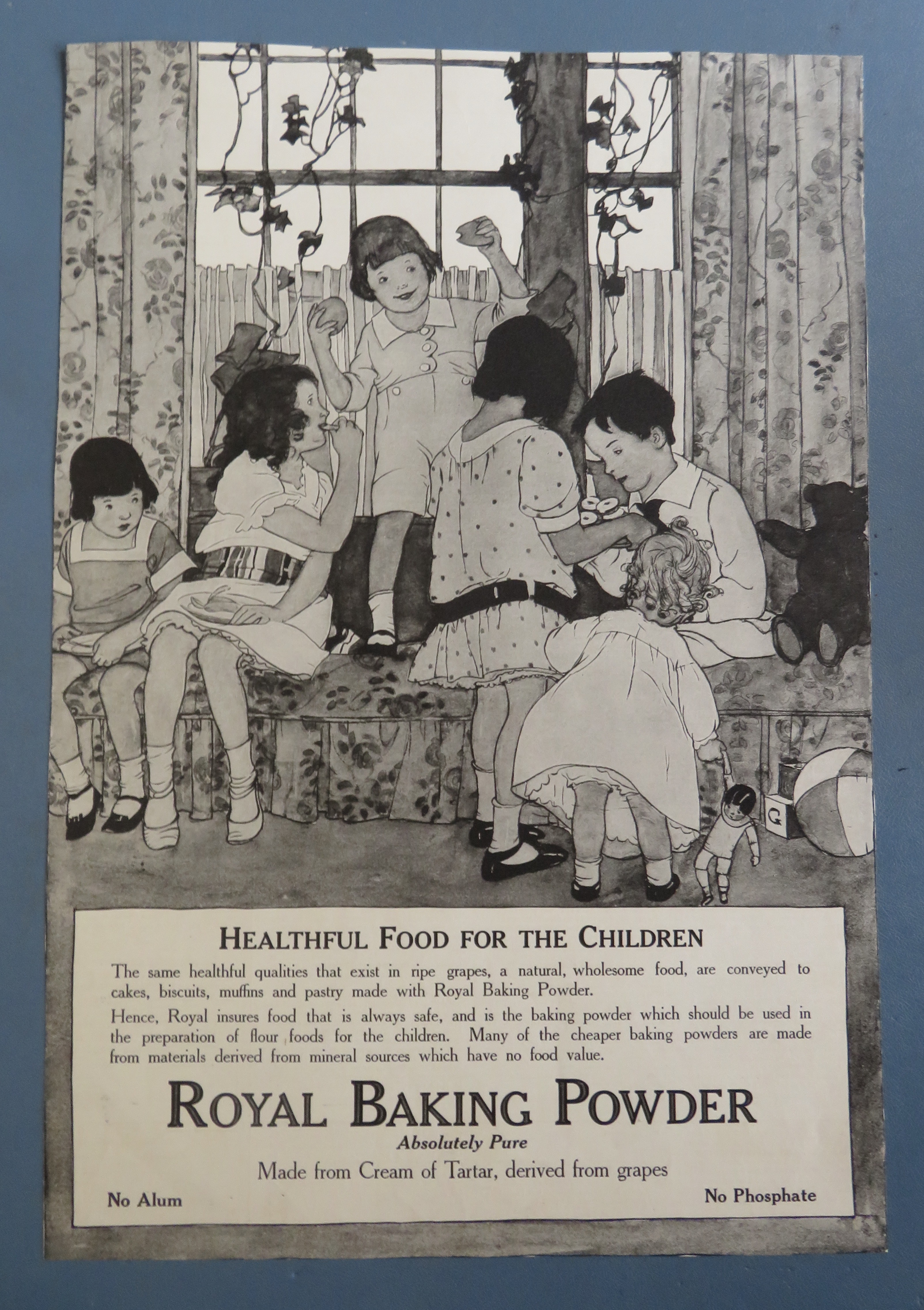 1917 Royal Baking Powder with A Group Of Children