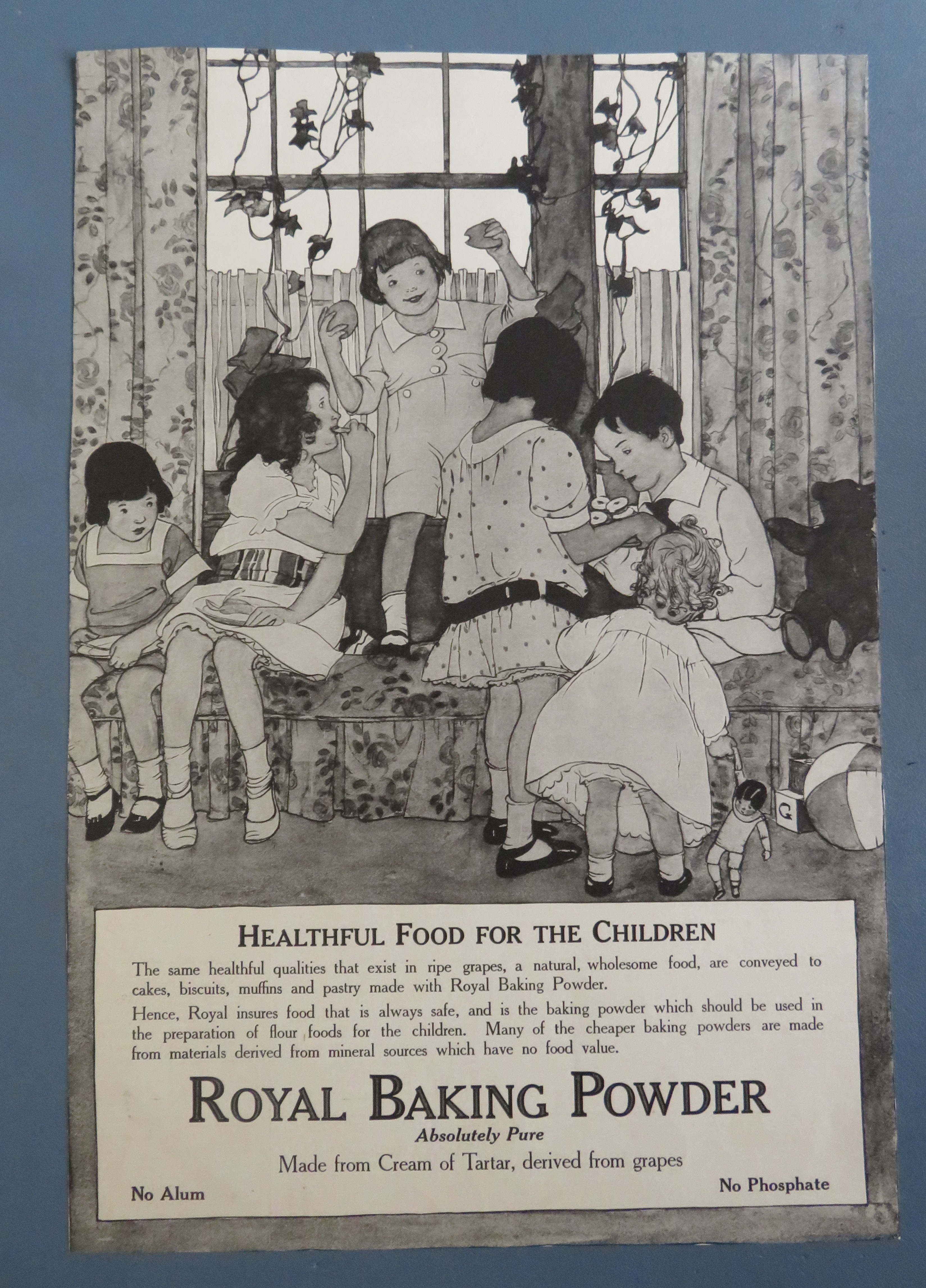 1917 Royal Baking Powder with A Group Of Children
