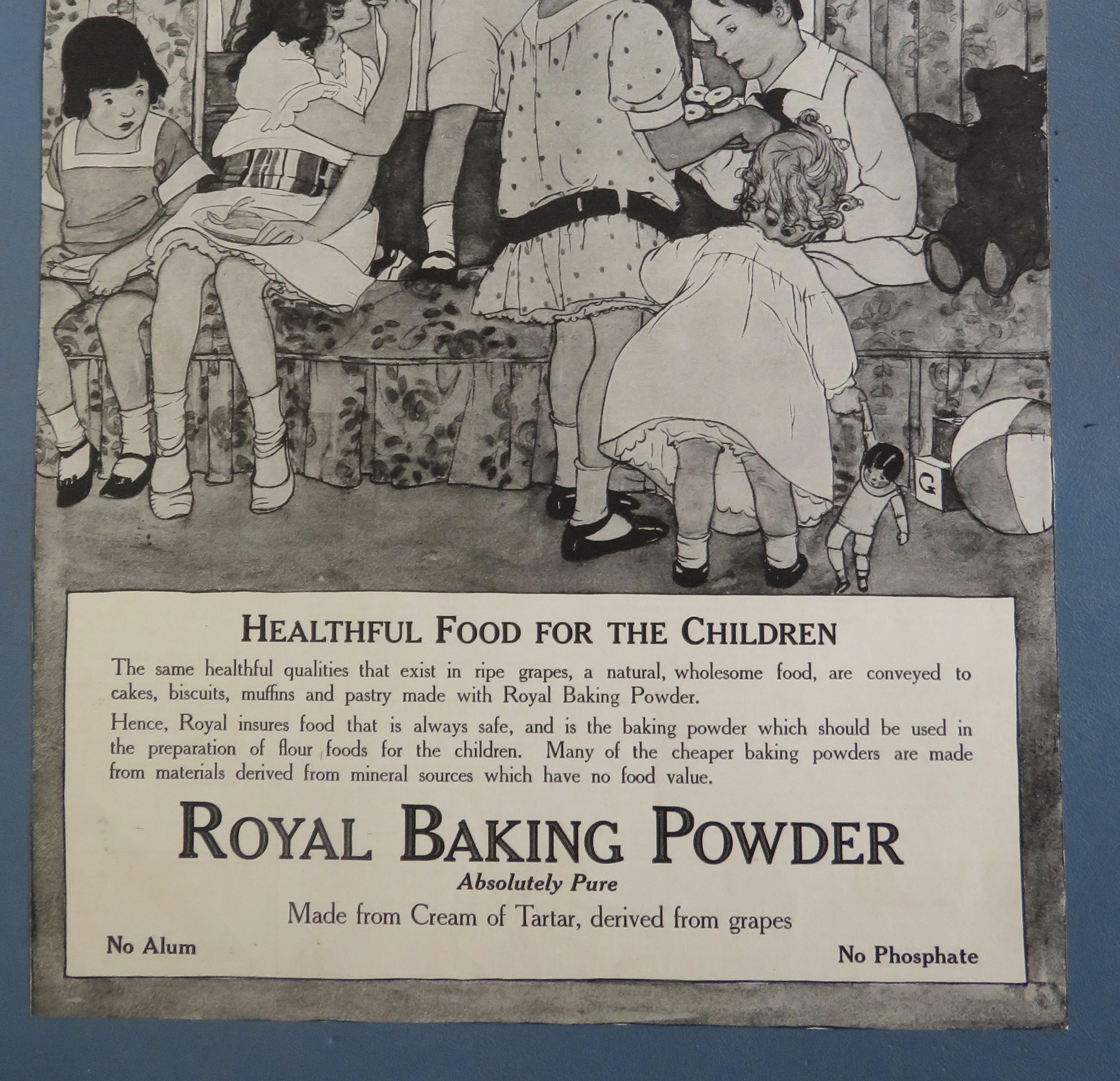 1917 Royal Baking Powder with A Group Of Children
