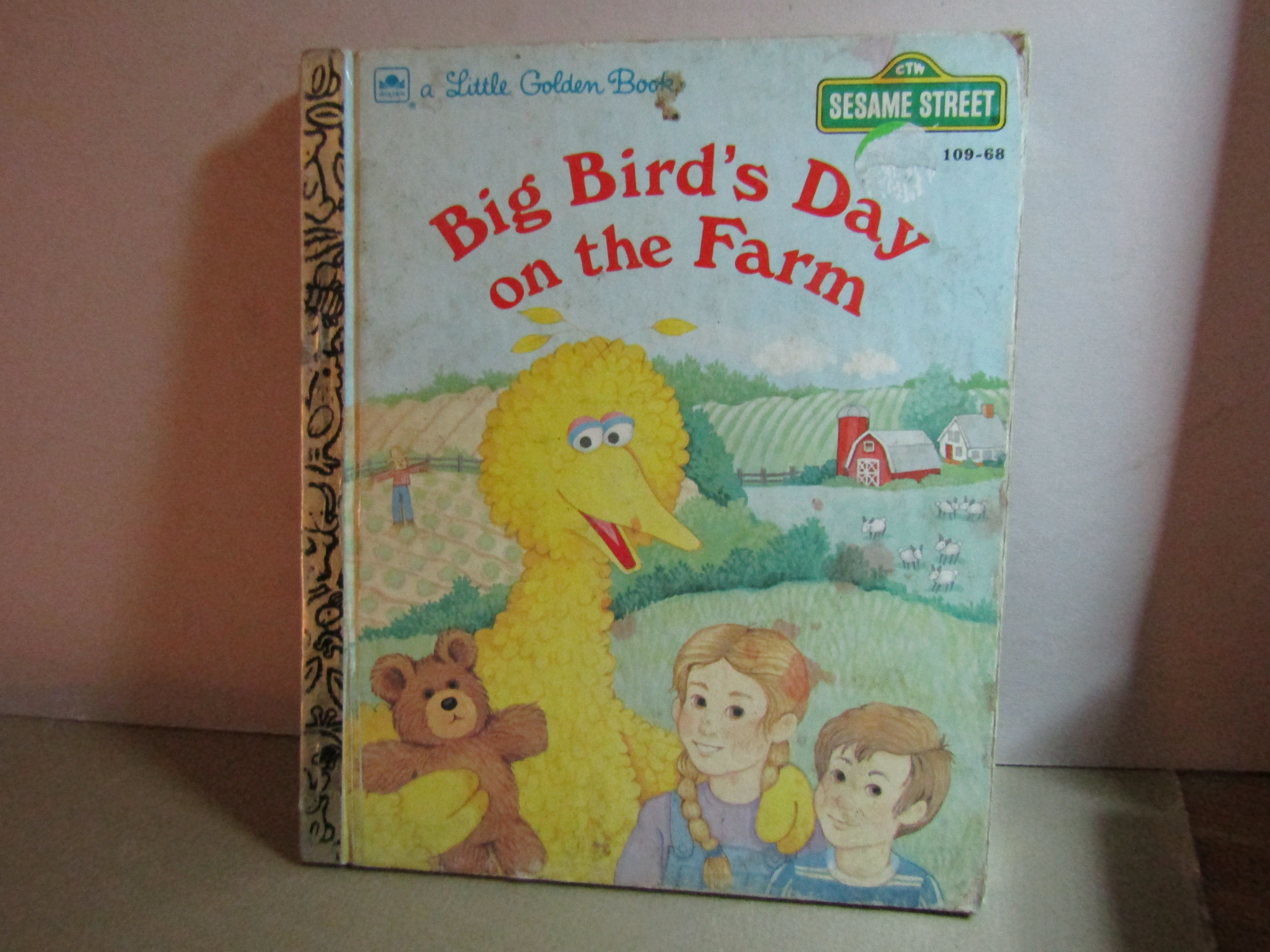 Little Golden Book Big Bird's Day On the Farm