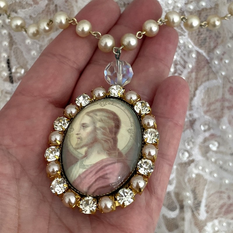 Vintage Jesus Christ Rhinestone Cameo Locket, Catholic Pearl Necklace Christian Prayer Shrine