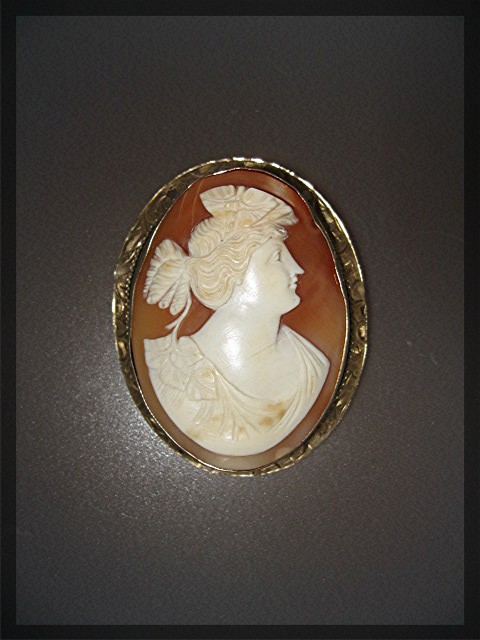 14K Gold Shell Cameo Brooch