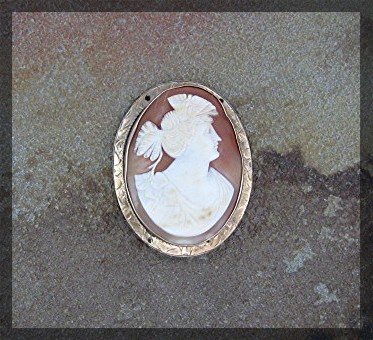 14K Gold Shell Cameo Brooch