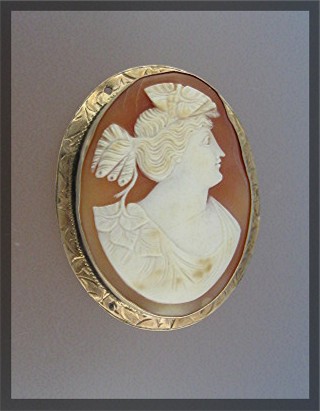 14K Gold Shell Cameo Brooch