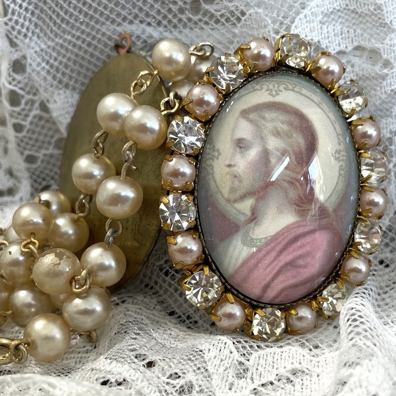 Vintage Jesus Christ Rhinestone Cameo Locket, Catholic Pearl Necklace Christian Prayer Shrine