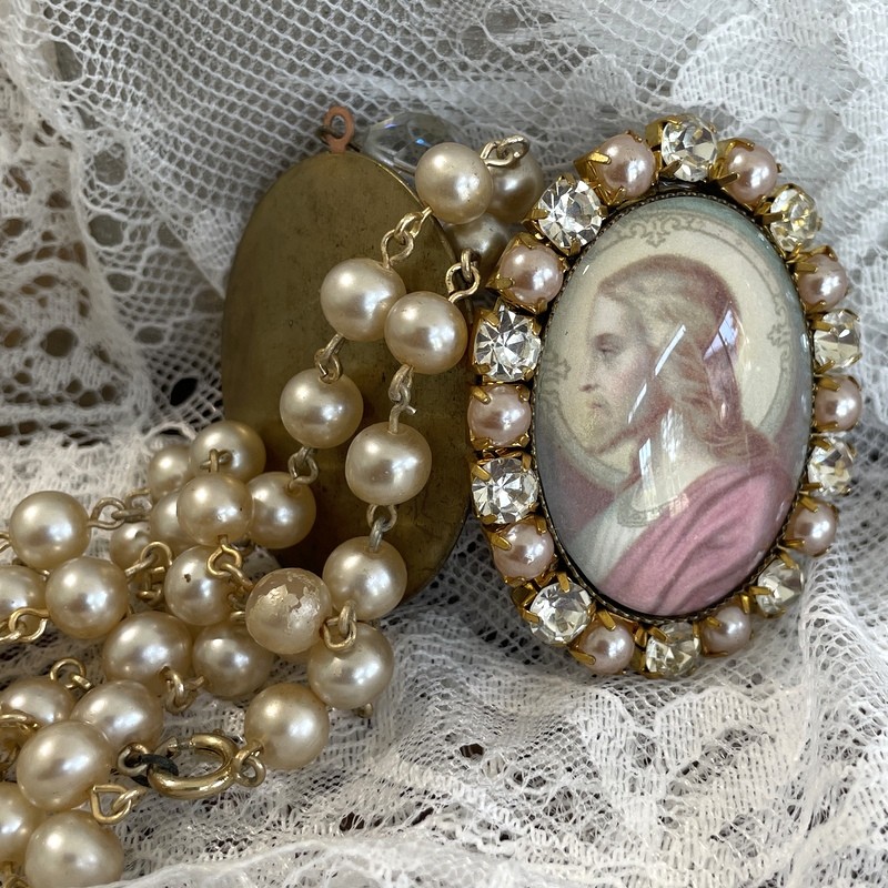 Vintage Jesus Christ Rhinestone Cameo Locket, Catholic Pearl Necklace Christian Prayer Shrine