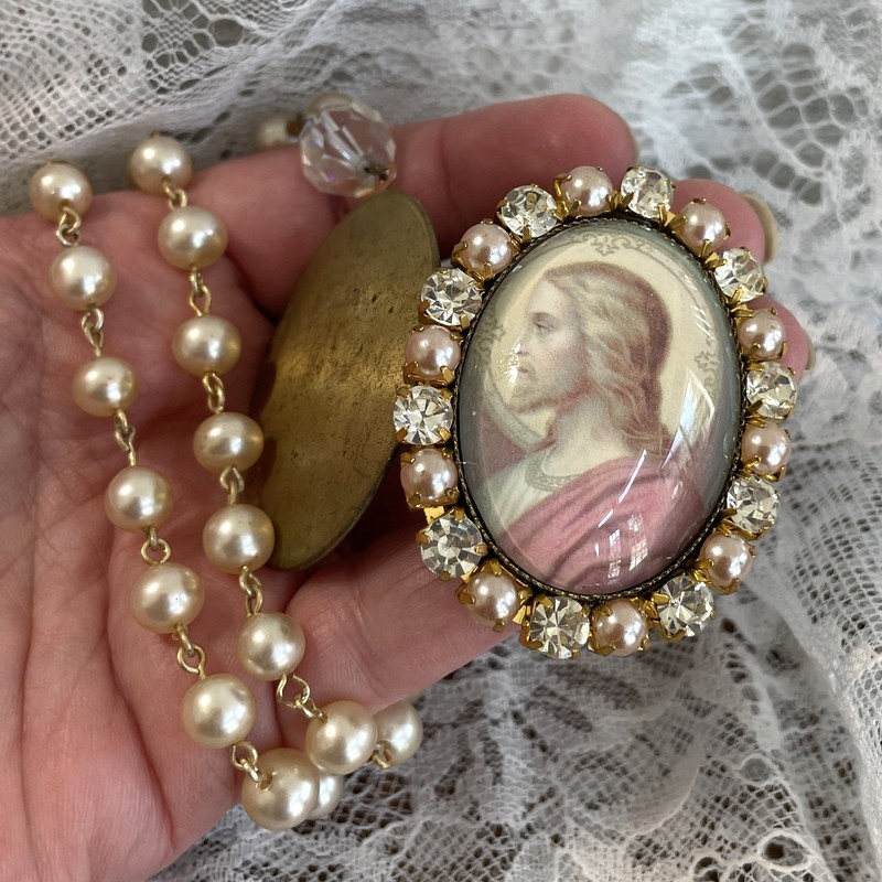 Vintage Jesus Christ Rhinestone Cameo Locket, Catholic Pearl Necklace Christian Prayer Shrine