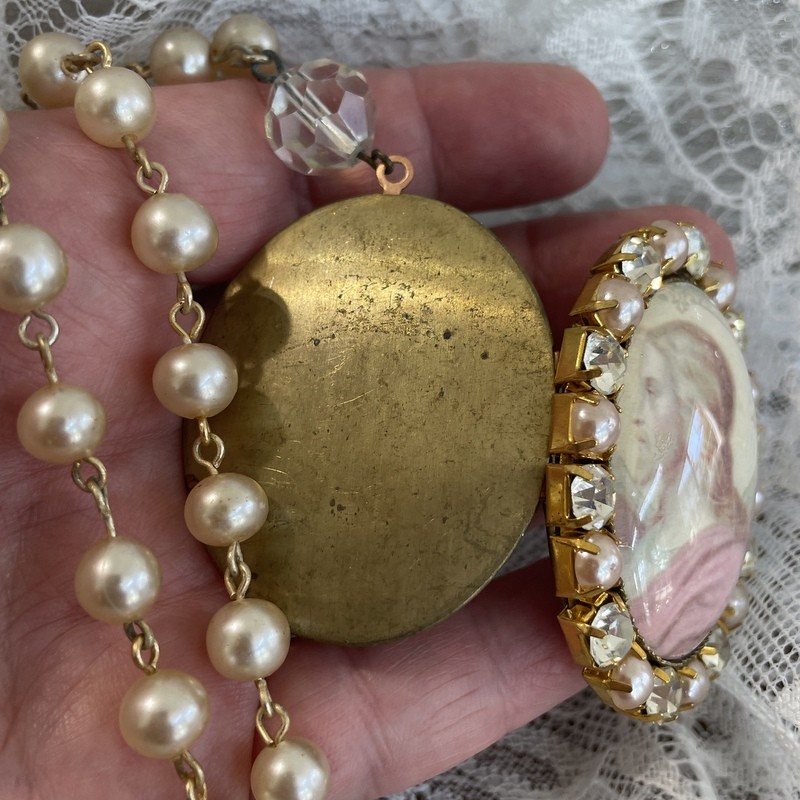 Vintage Jesus Christ Rhinestone Cameo Locket, Catholic Pearl Necklace Christian Prayer Shrine