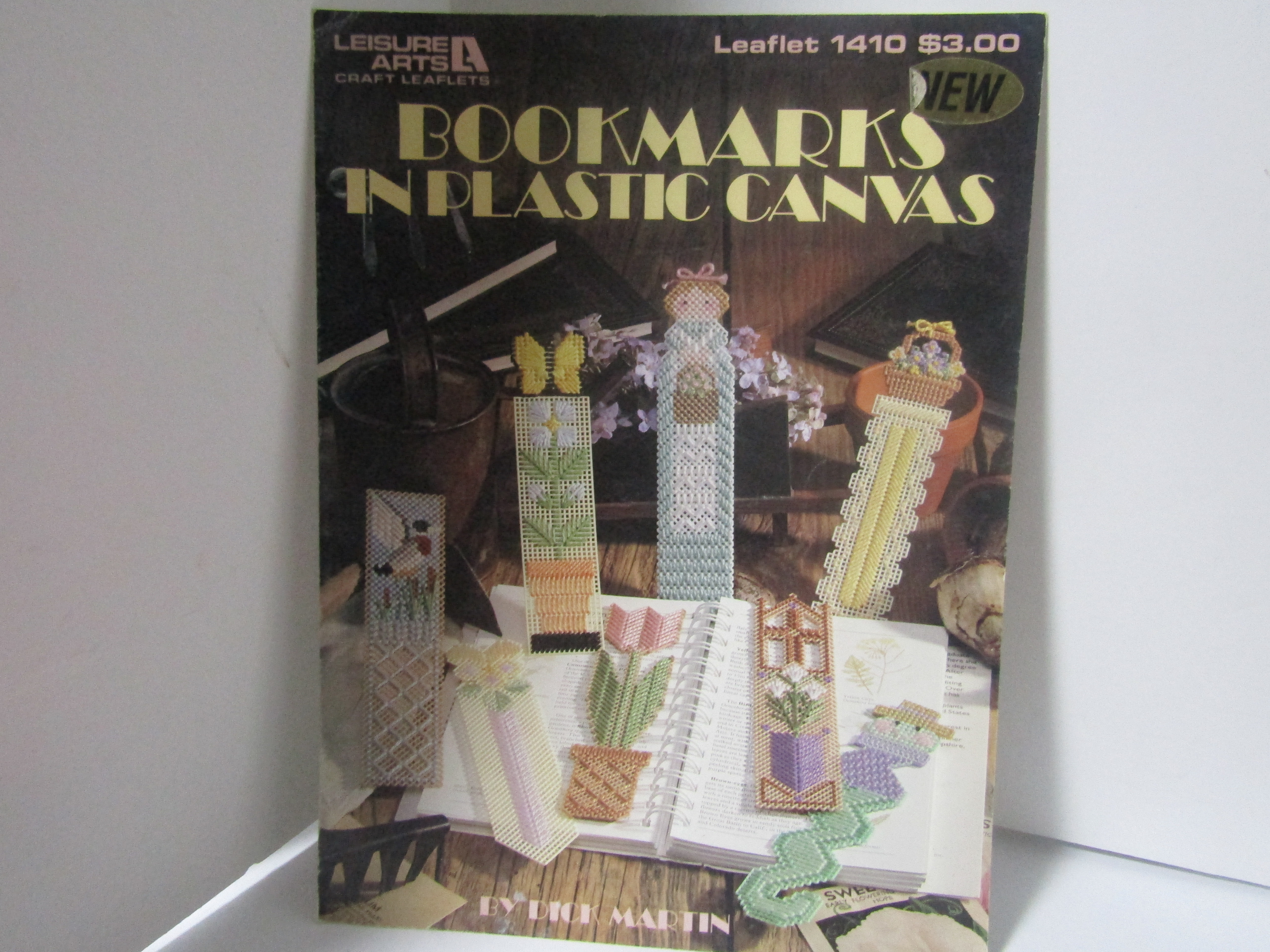 LeisureArts Bookmarks In Plastic Canvas #1410