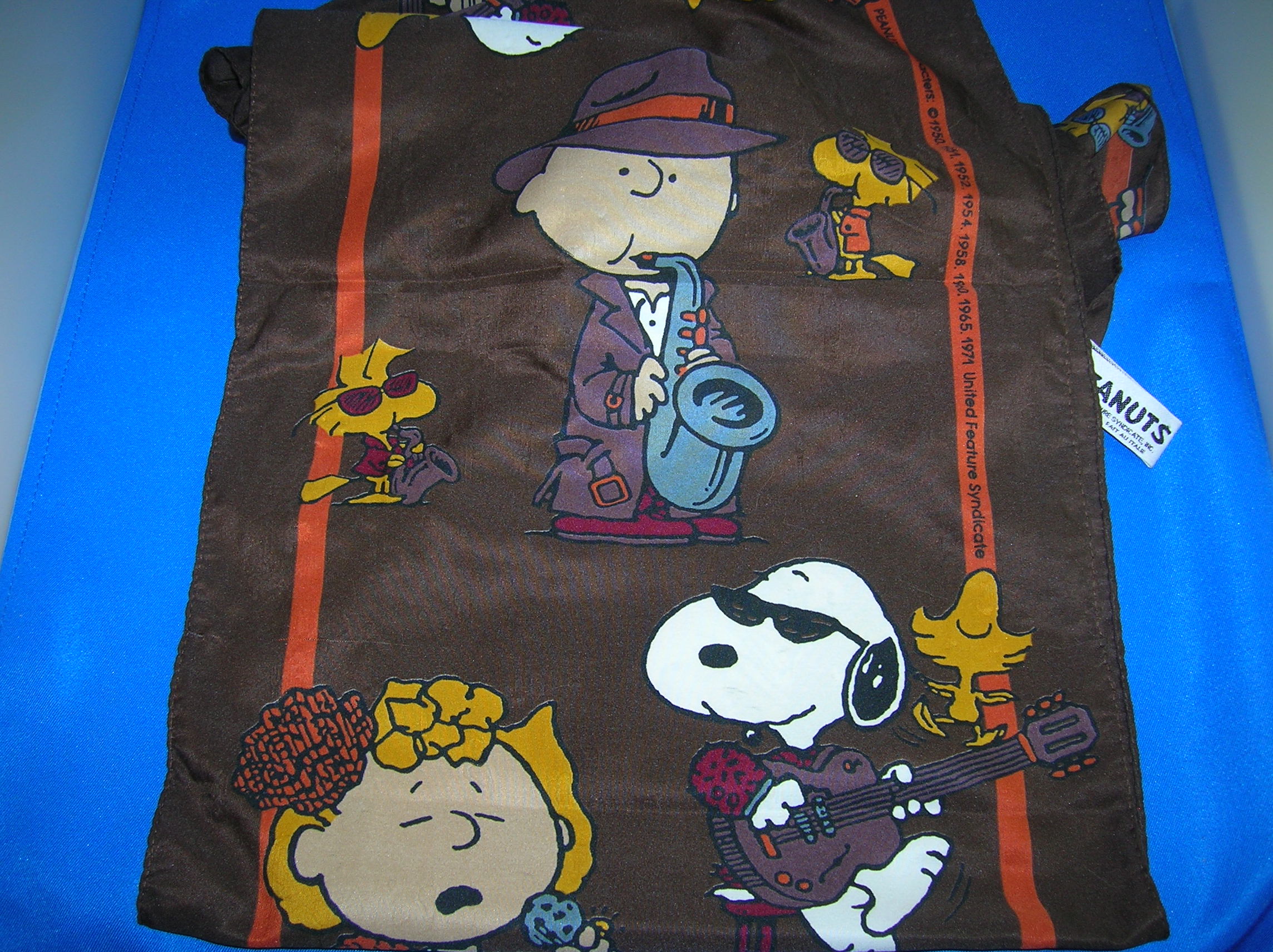 PEANUTS characters SCARF charles schultz