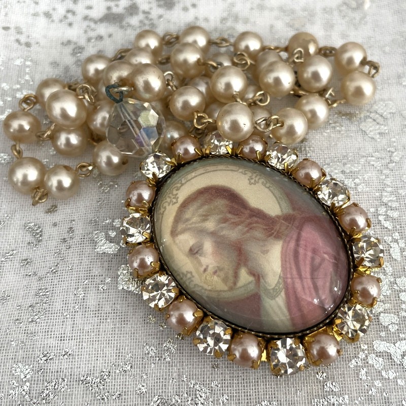 Vintage Jesus Christ Rhinestone Cameo Locket, Catholic Pearl Necklace Christian Prayer Shrine