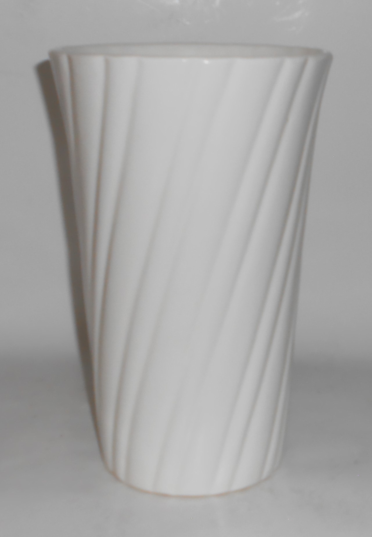 VINTAGE Bauer Pottery Cal-Art 10'' Matte White #510 Vas