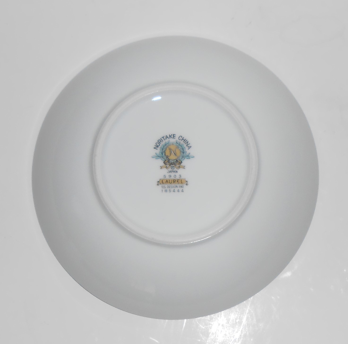 Noritake China Porcelain Laurel w/Gold 5903 Fruit Bowl
