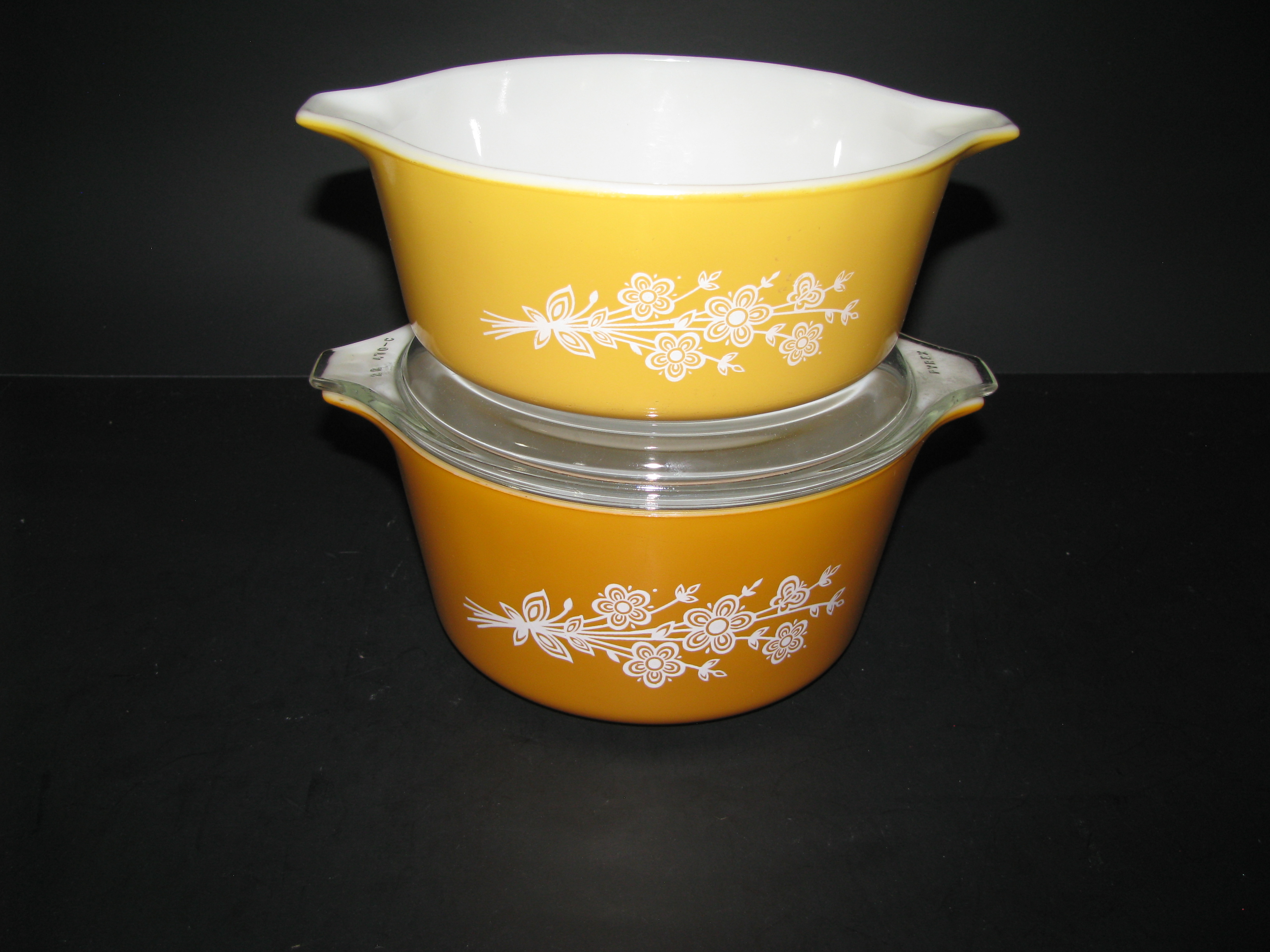 Vintage Pyrex Butterfly Gold 472-B 750ml,473-B1qt,