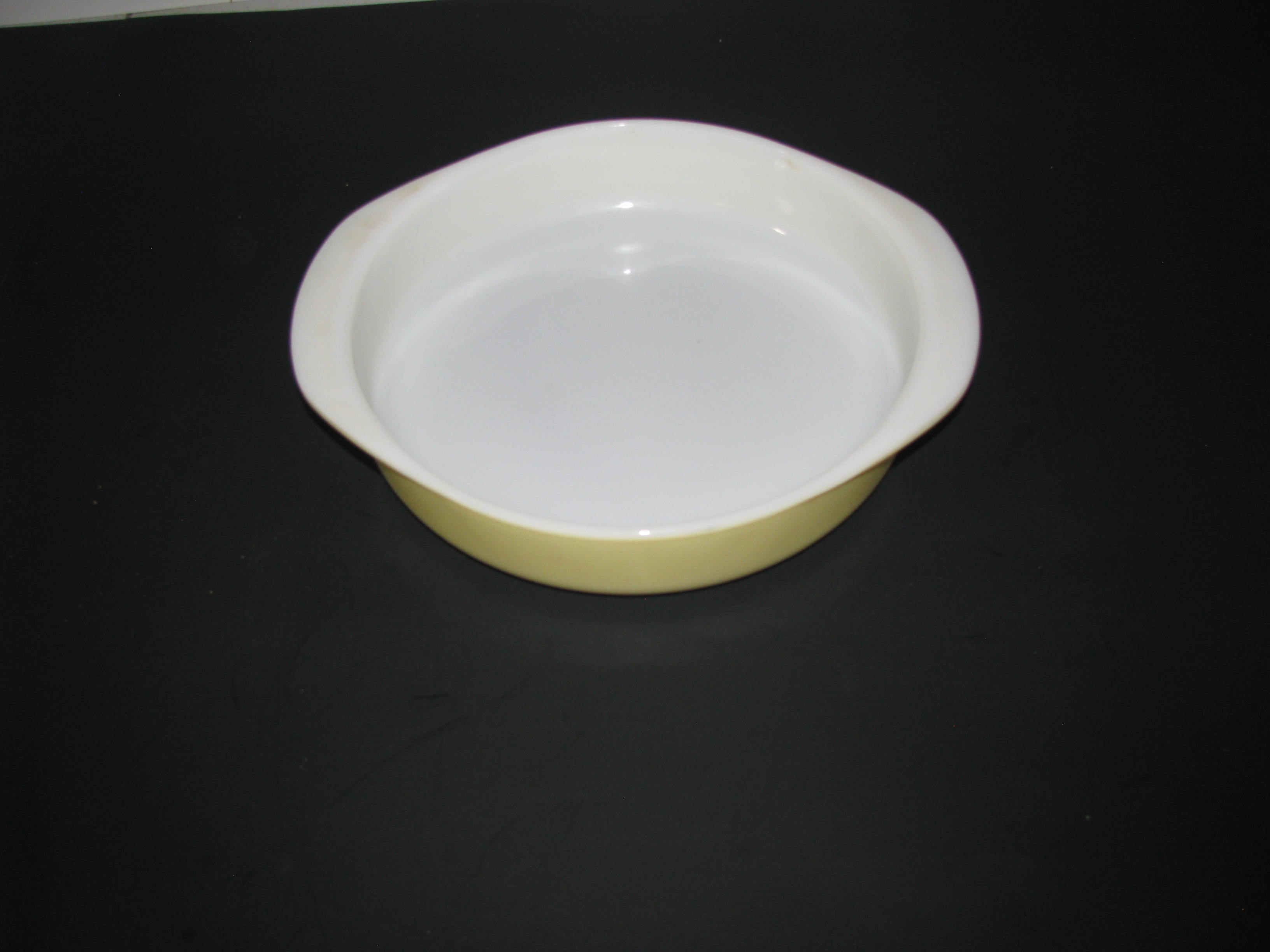 Vintage Pyrex Yellow Round Cake Pan