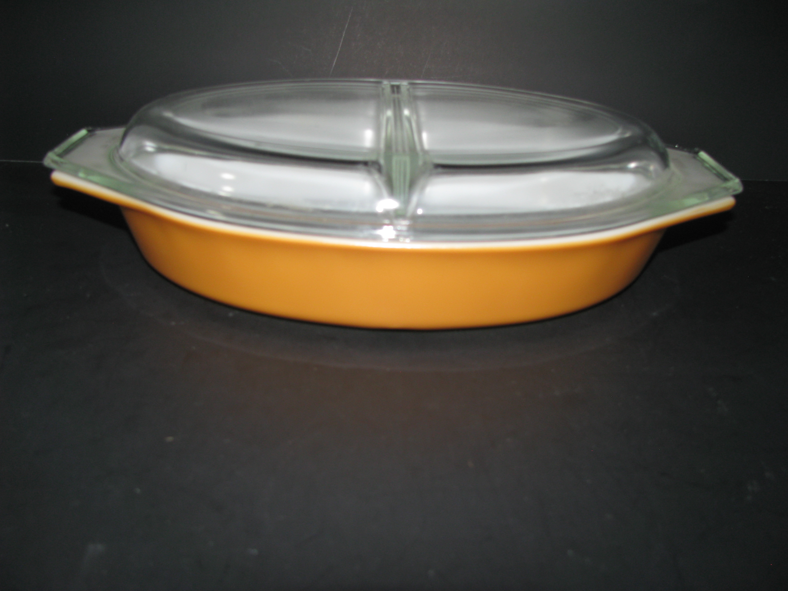 Vintage Pyrex Butterfly Gold 1qt Divided Dish/Lid