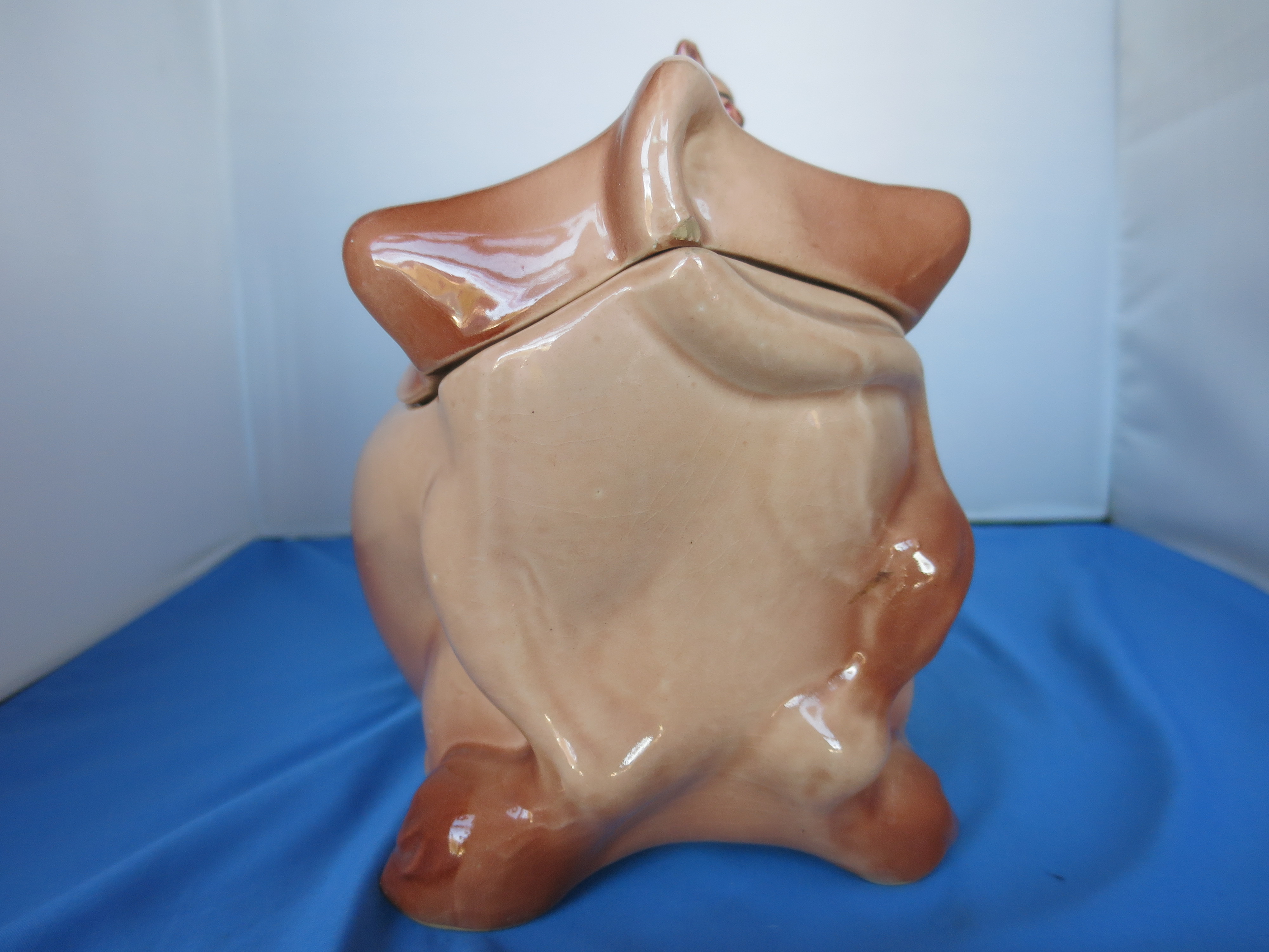 Brush Pottery Cow with Cat Winking Designers Don & Ross Winton