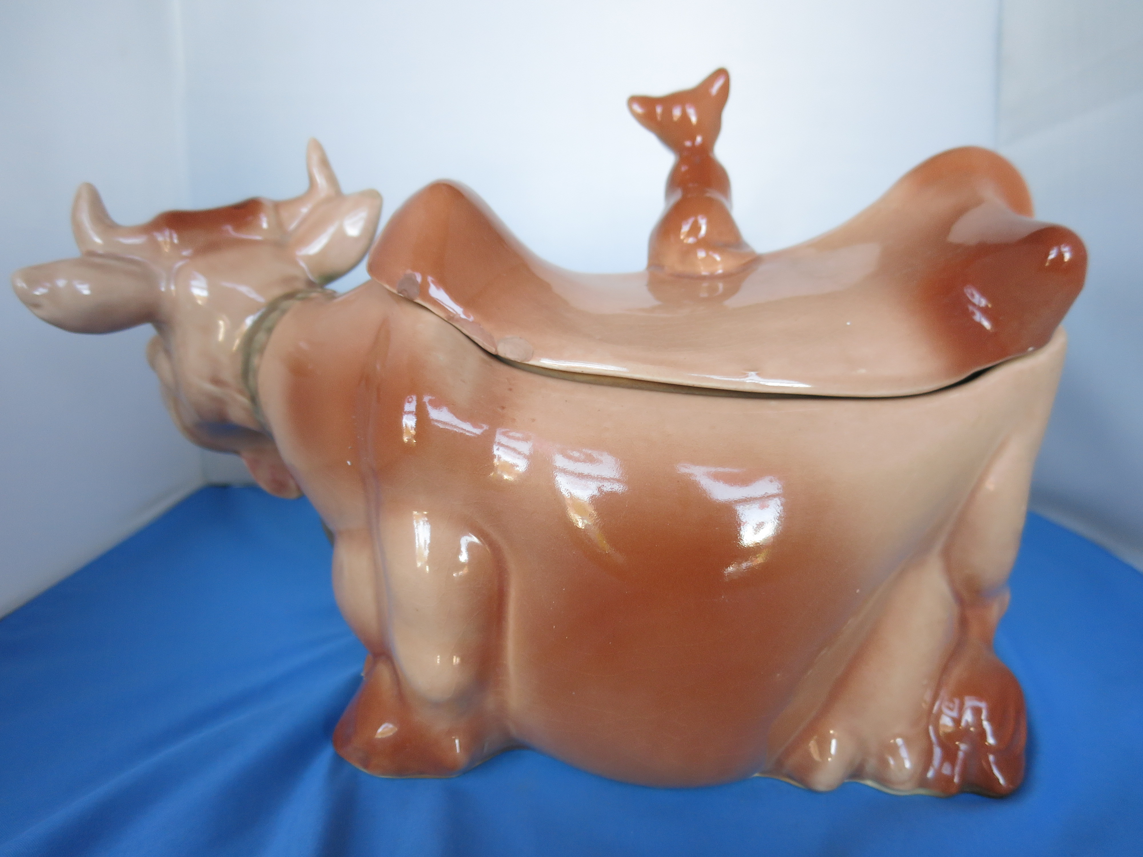 Brush Pottery Cow with Cat Winking Designers Don & Ross Winton