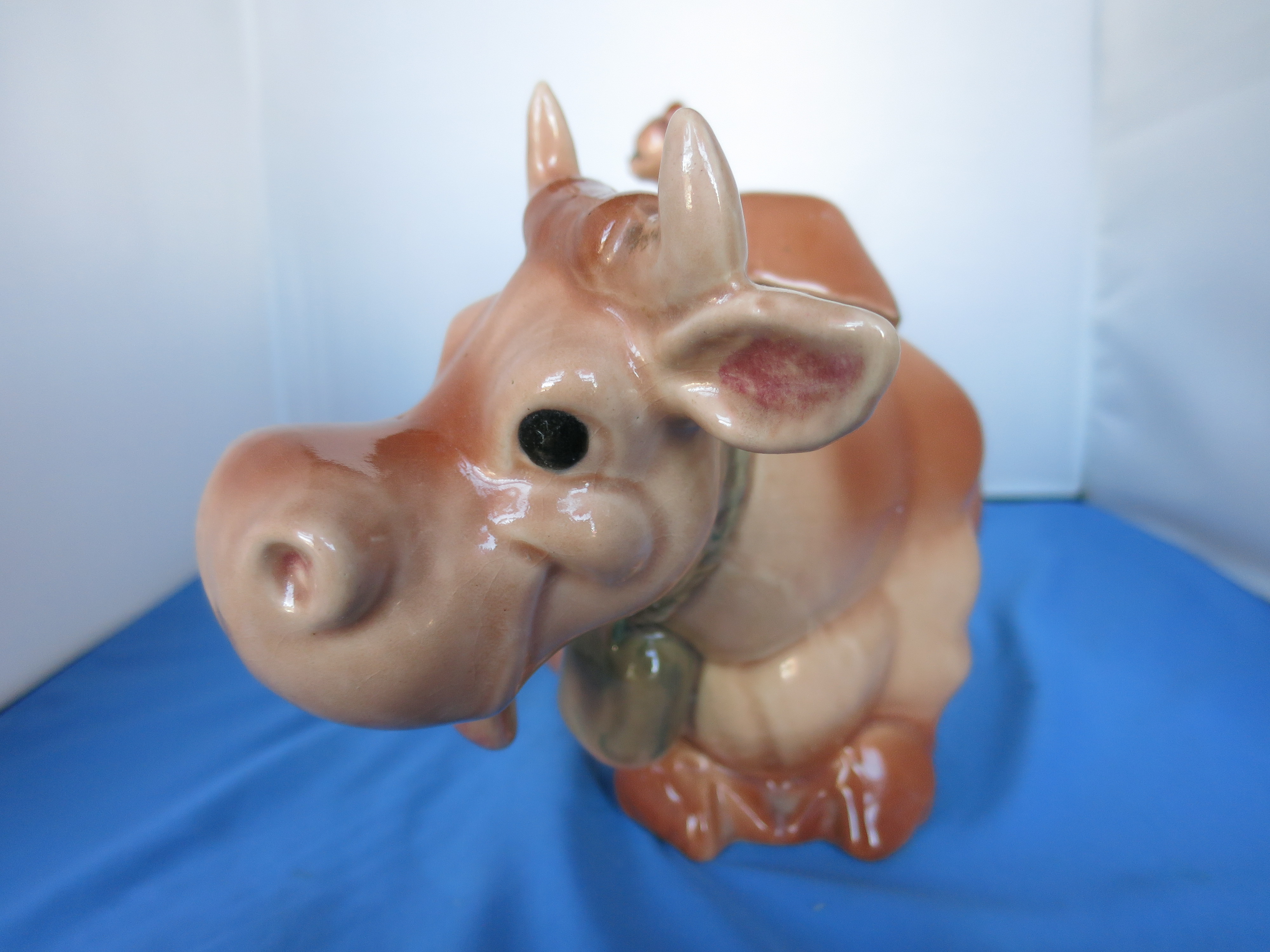 Brush Pottery Cow with Cat Winking Designers Don & Ross Winton