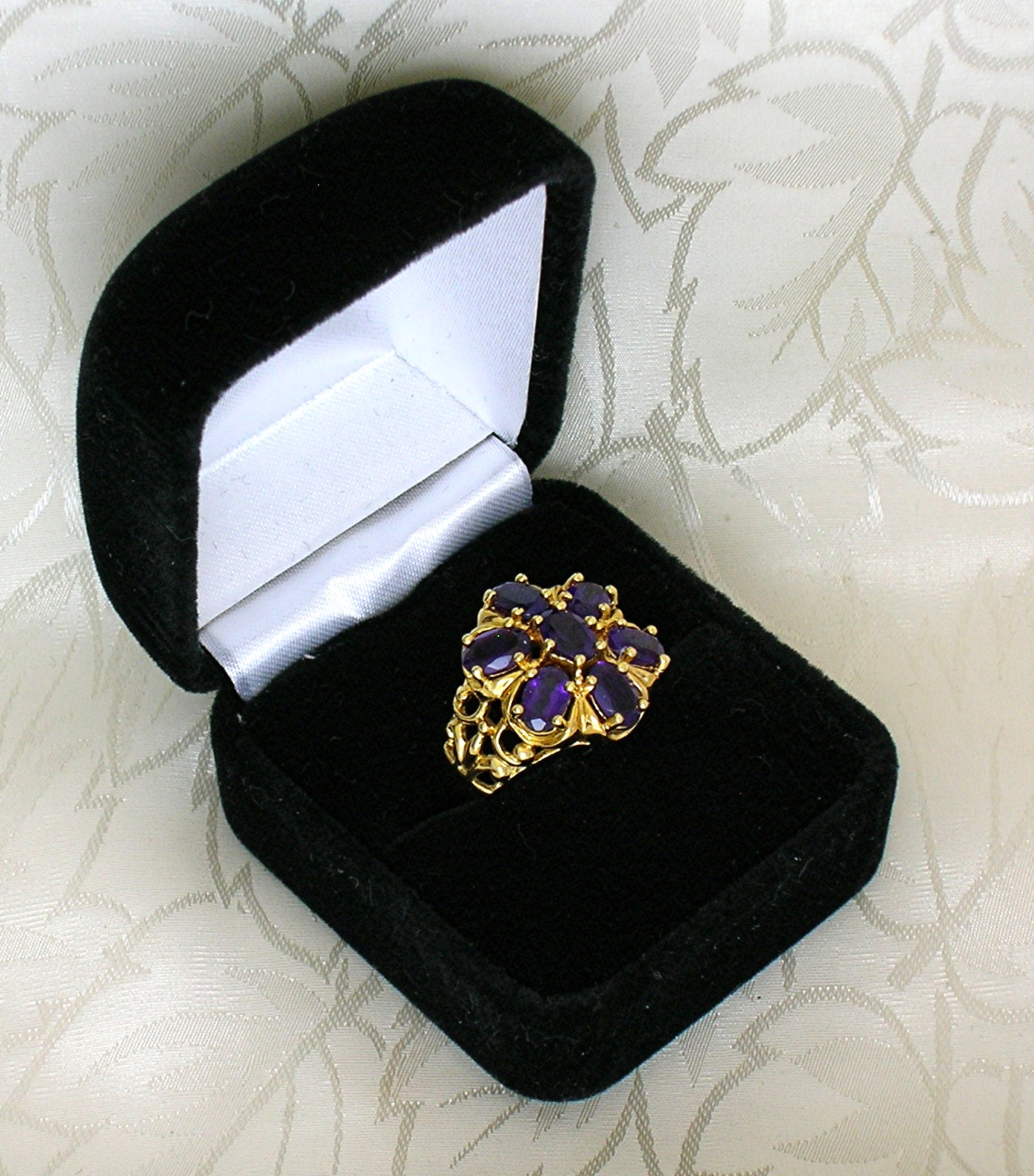 10K Yellow Gold Red Garnet Dome 7ct Ring