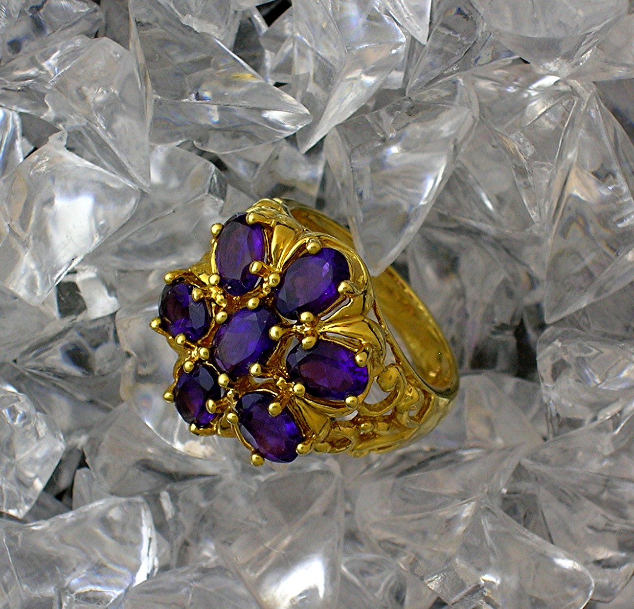 10K Yellow Gold Red Garnet Dome 7ct Ring